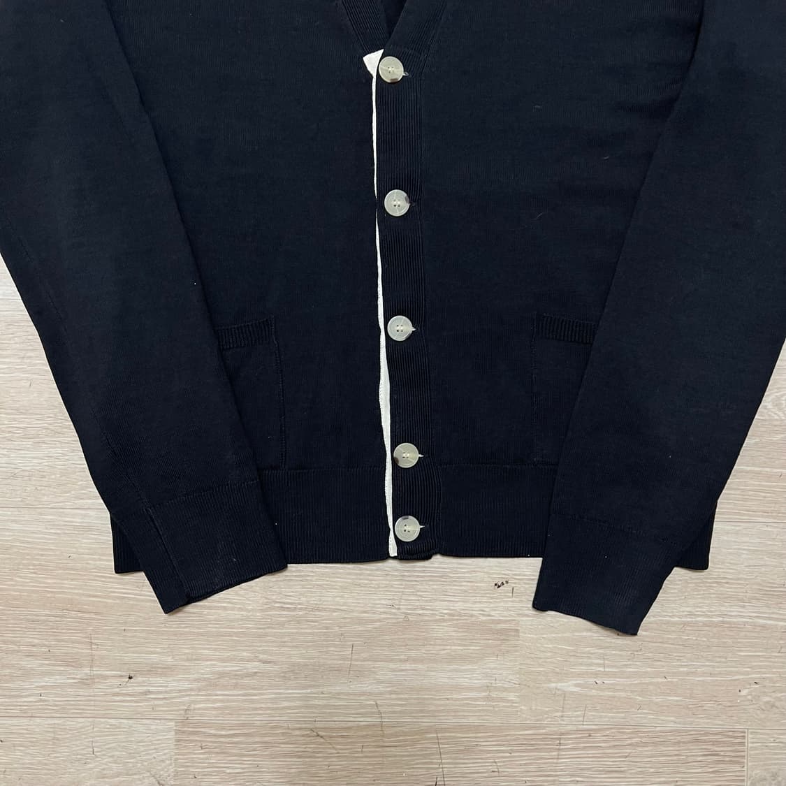 메종키츠네 트리컬러 폭스 자수로고 니트 가디건 [블랙] M/95 상품이미지3