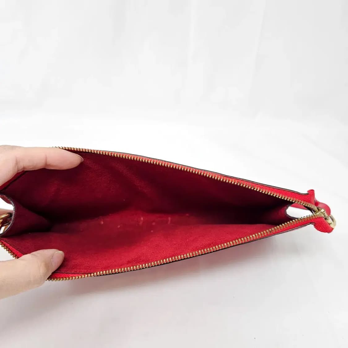 루이비통 에삐 포쉐트 악세수아 파우치 레드 상품이미지6