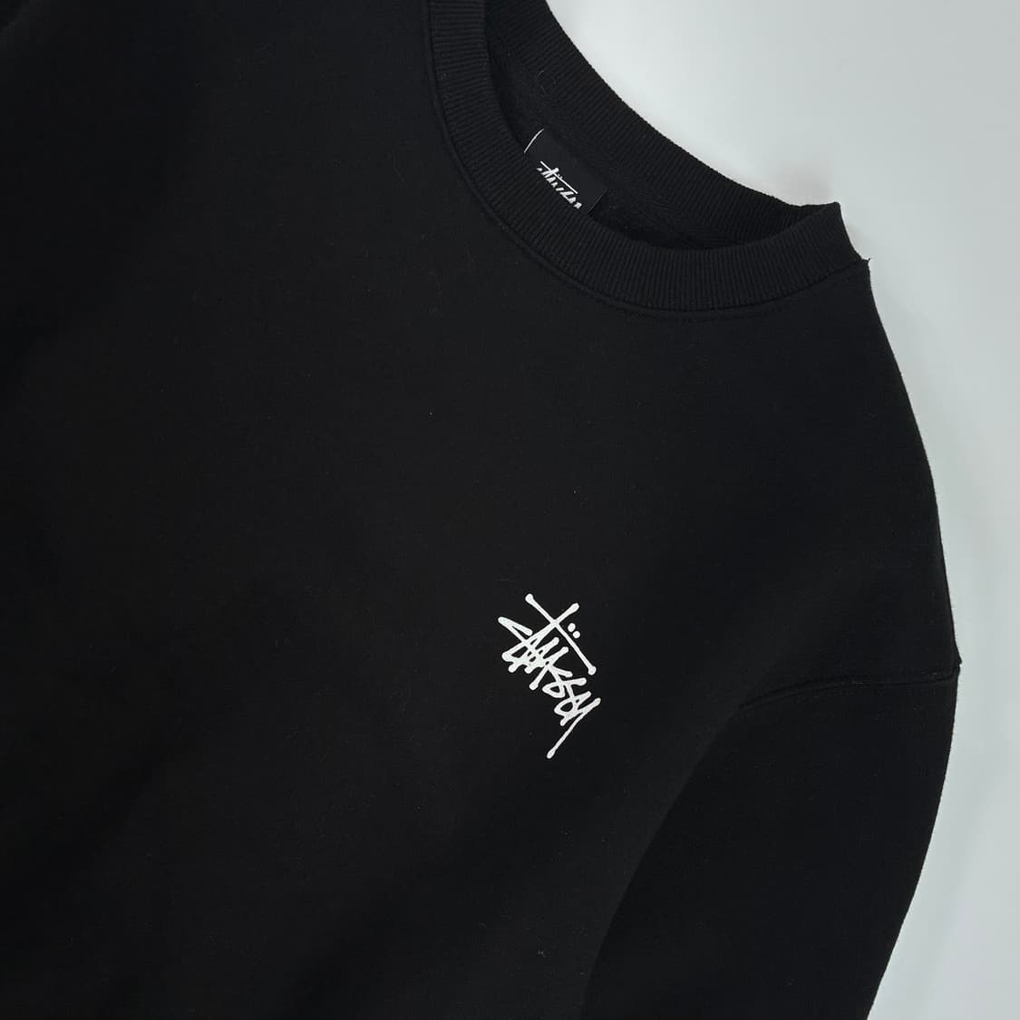 Stussy  스투시 베이직 스탁로고 블랙 맨투맨  상품이미지4