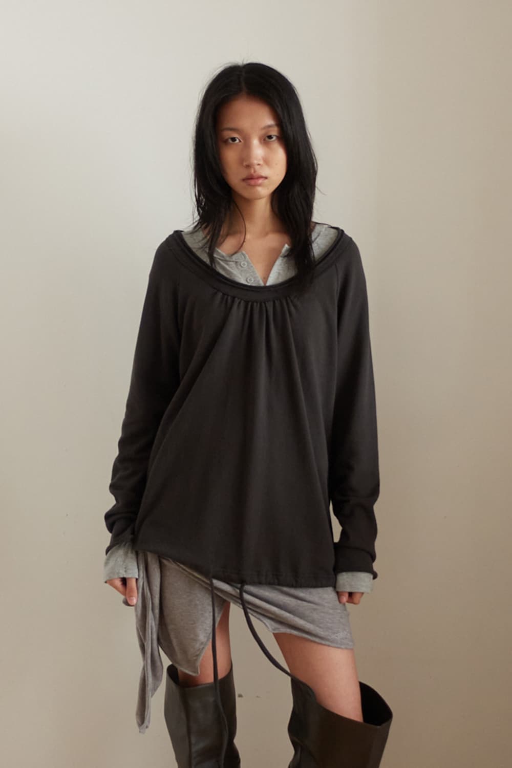 cerric Round Hem String Top / Charcoal 상품이미지1