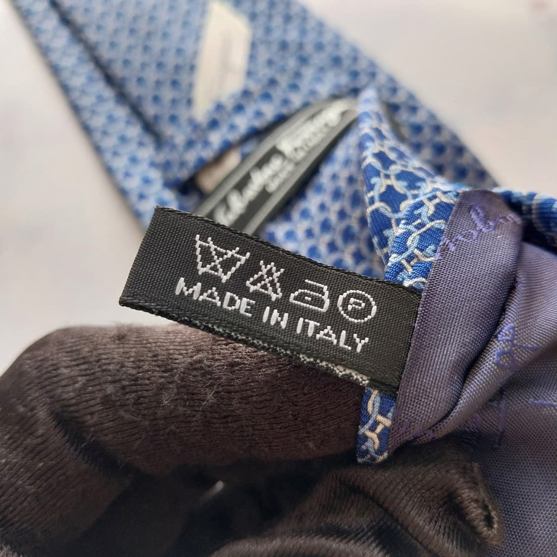 살바토레 페라가모 실크 블루 패턴 넥타이 8.5cm B등급 K1712
 상품이미지7