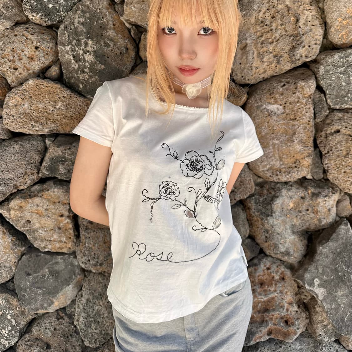 Flower Embroidery White T Shirt 상품이미지1