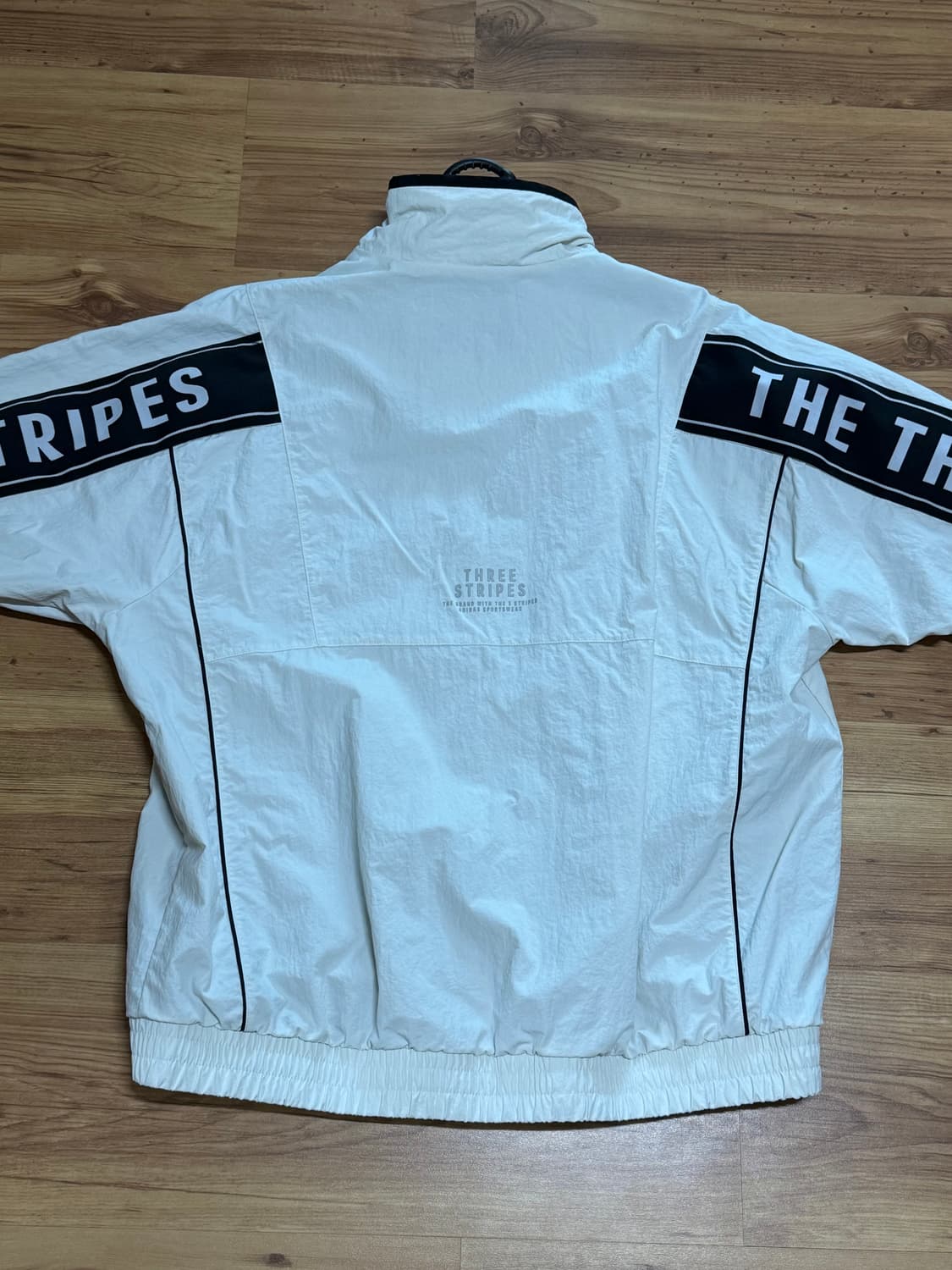 아디다스 화이트 쓰리스트라이프 바람막이 상품이미지2