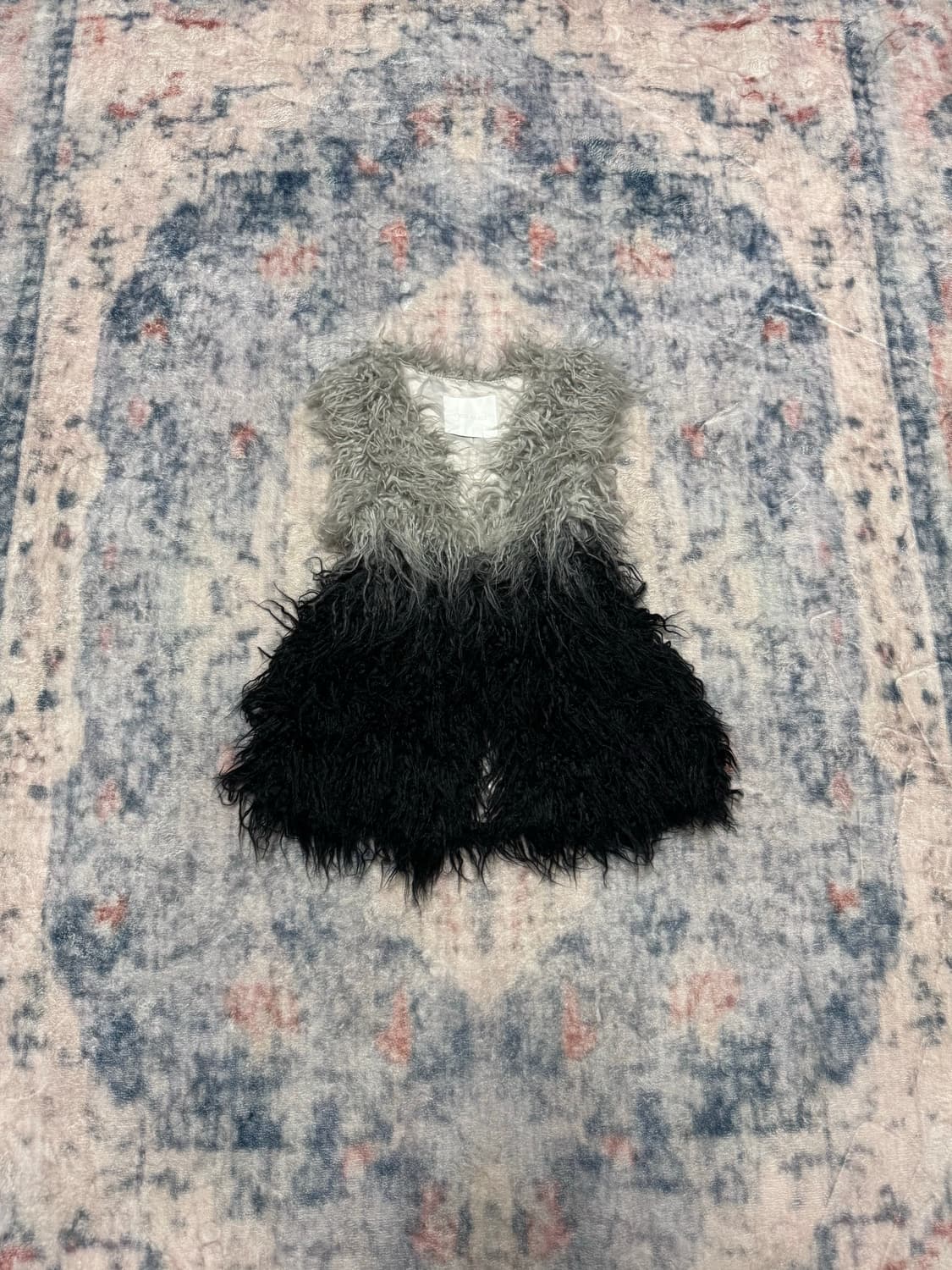 Cecil mcbee acrylic shaggy fur vest 상품이미지2