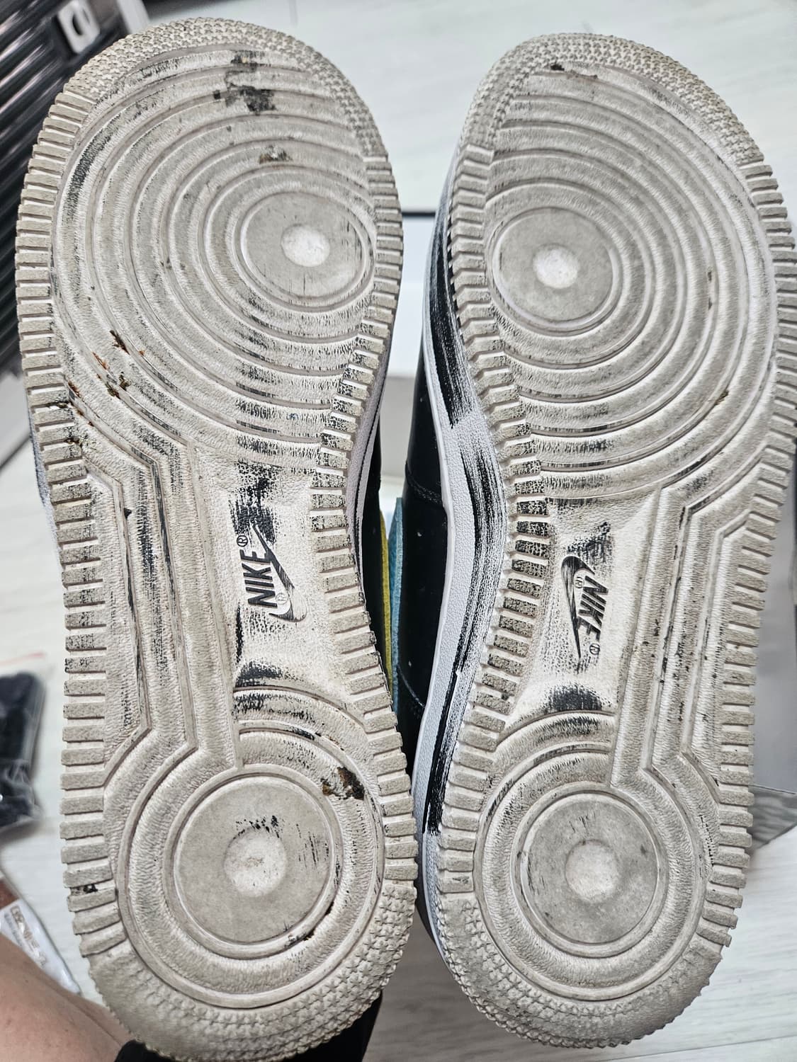 나이키에어포스1 파라노이즈블랙 상품이미지8