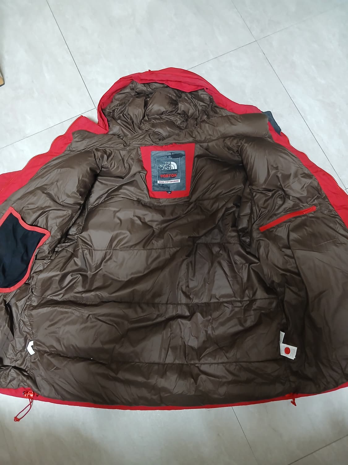 노스페이스 VOSTOK 다운 패딩 (레드) 상품이미지2