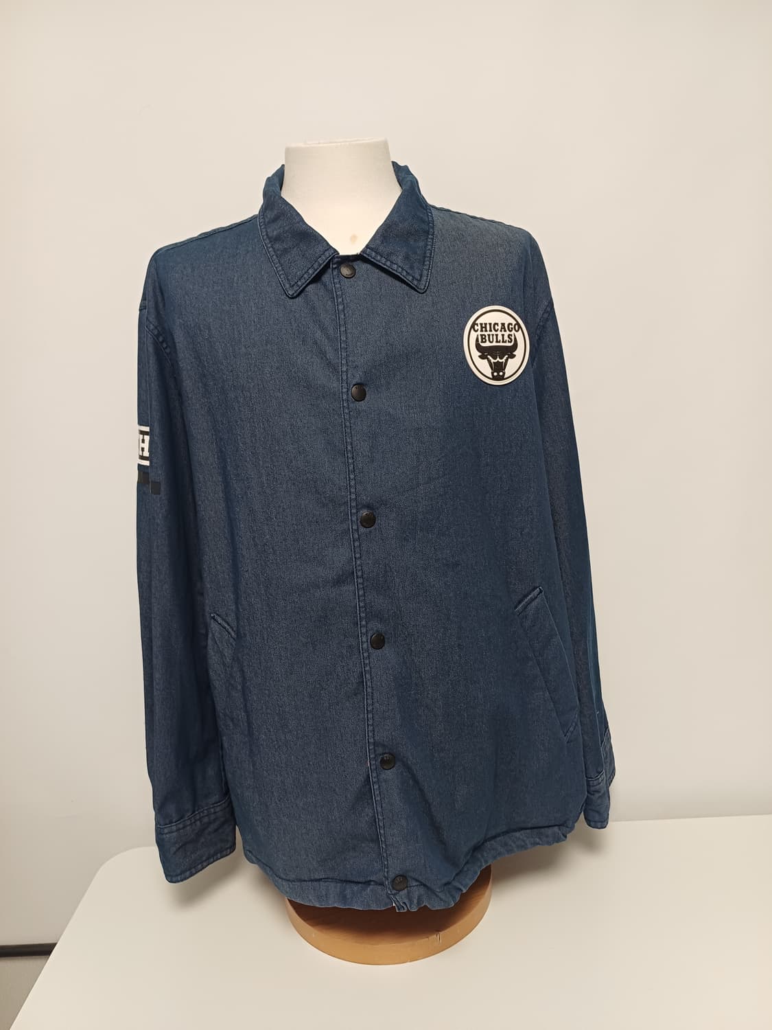 [XL] NBA 시카고 불스 다크 인디고 데님 코치 자켓(트로피컬 안감) 상품이미지1