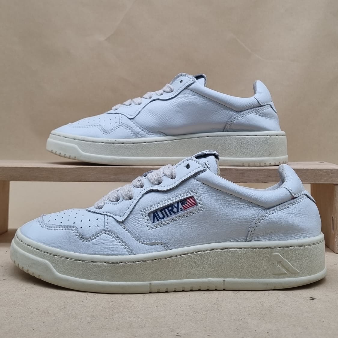 오트리 메달리스트 여성 스니커즈 38 240 상품이미지1