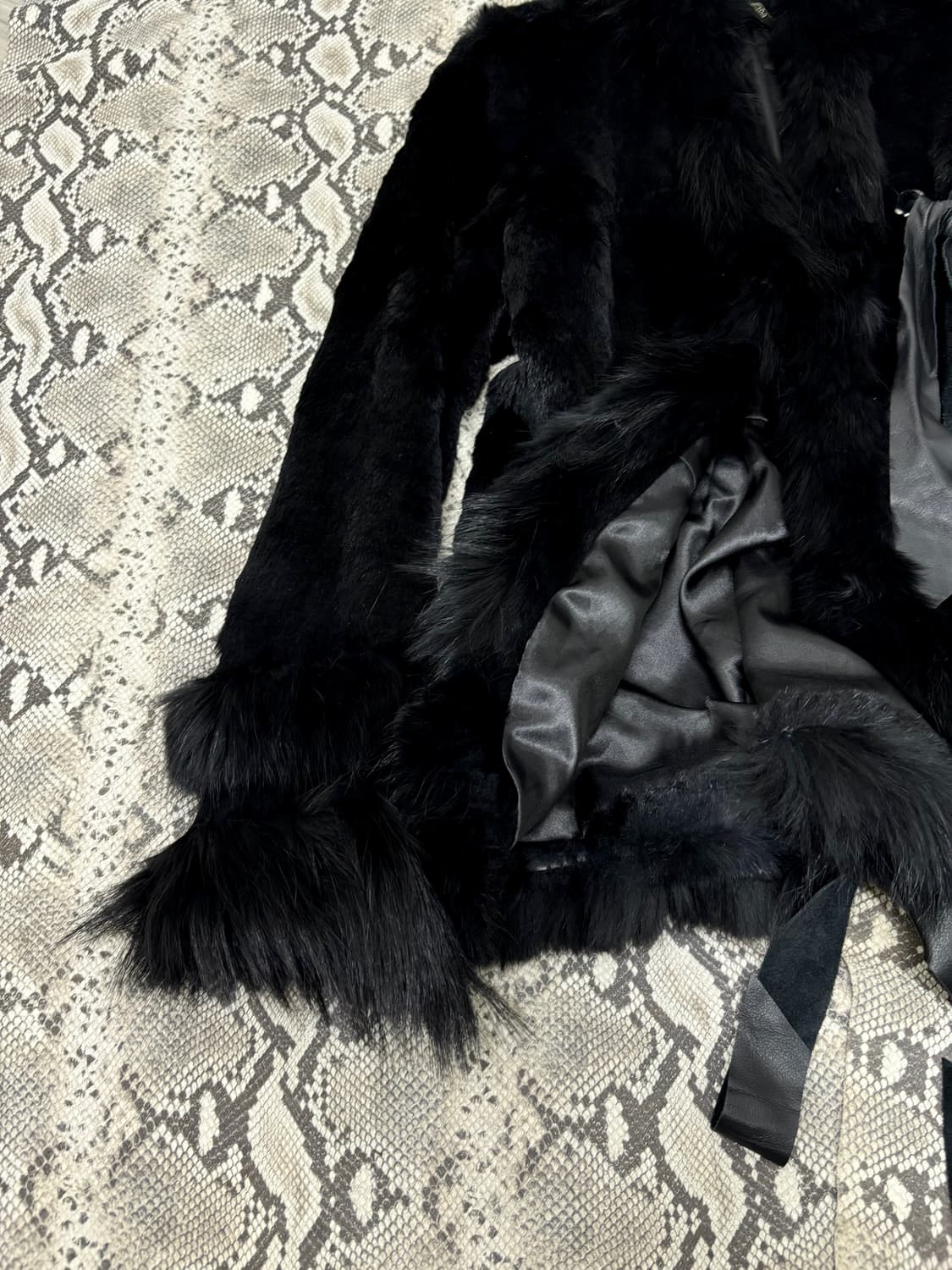 “Vintage” Rabbit Fur Trimming Leather De 상품이미지4