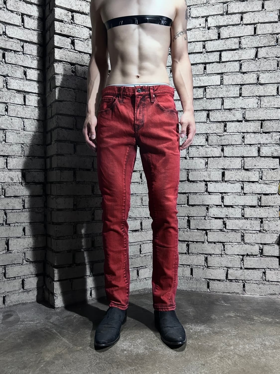 버커루 레드 온 블랙 데님 팬츠 상품이미지1