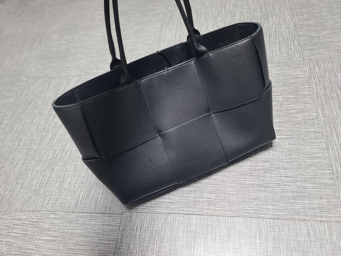 보테가베네타 아르코백 블랙 미디움 토트백 상품이미지2