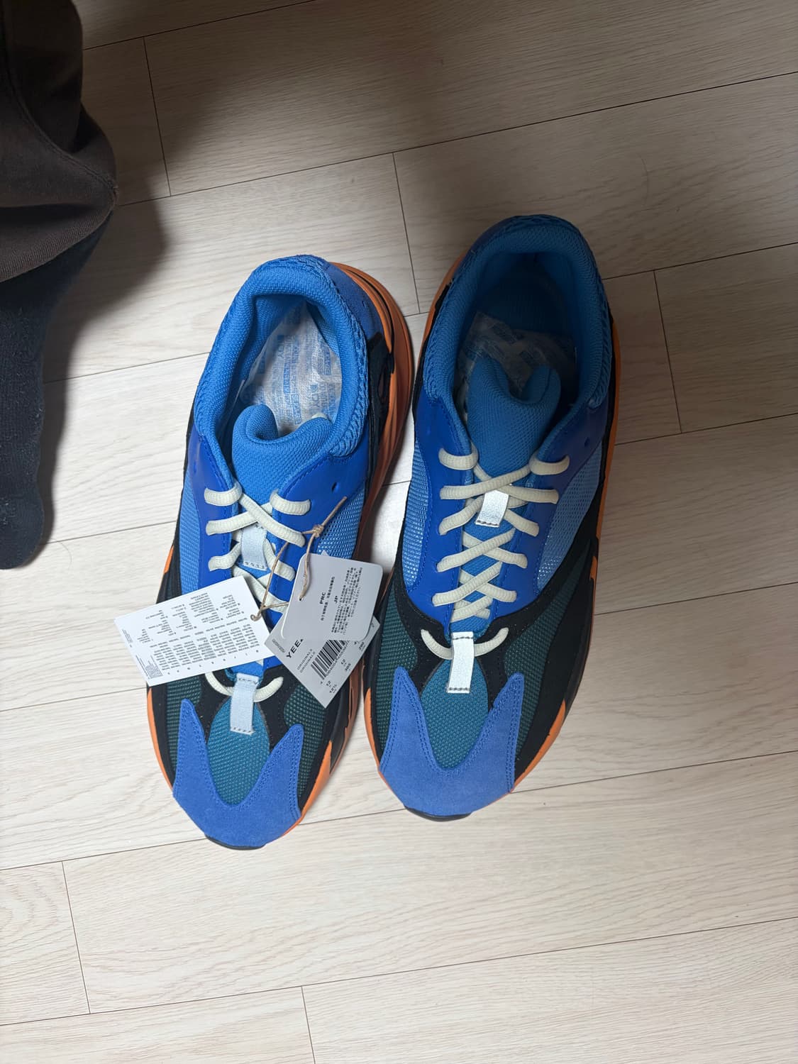 이지부스트 700 브라이트블루 305 상품이미지1