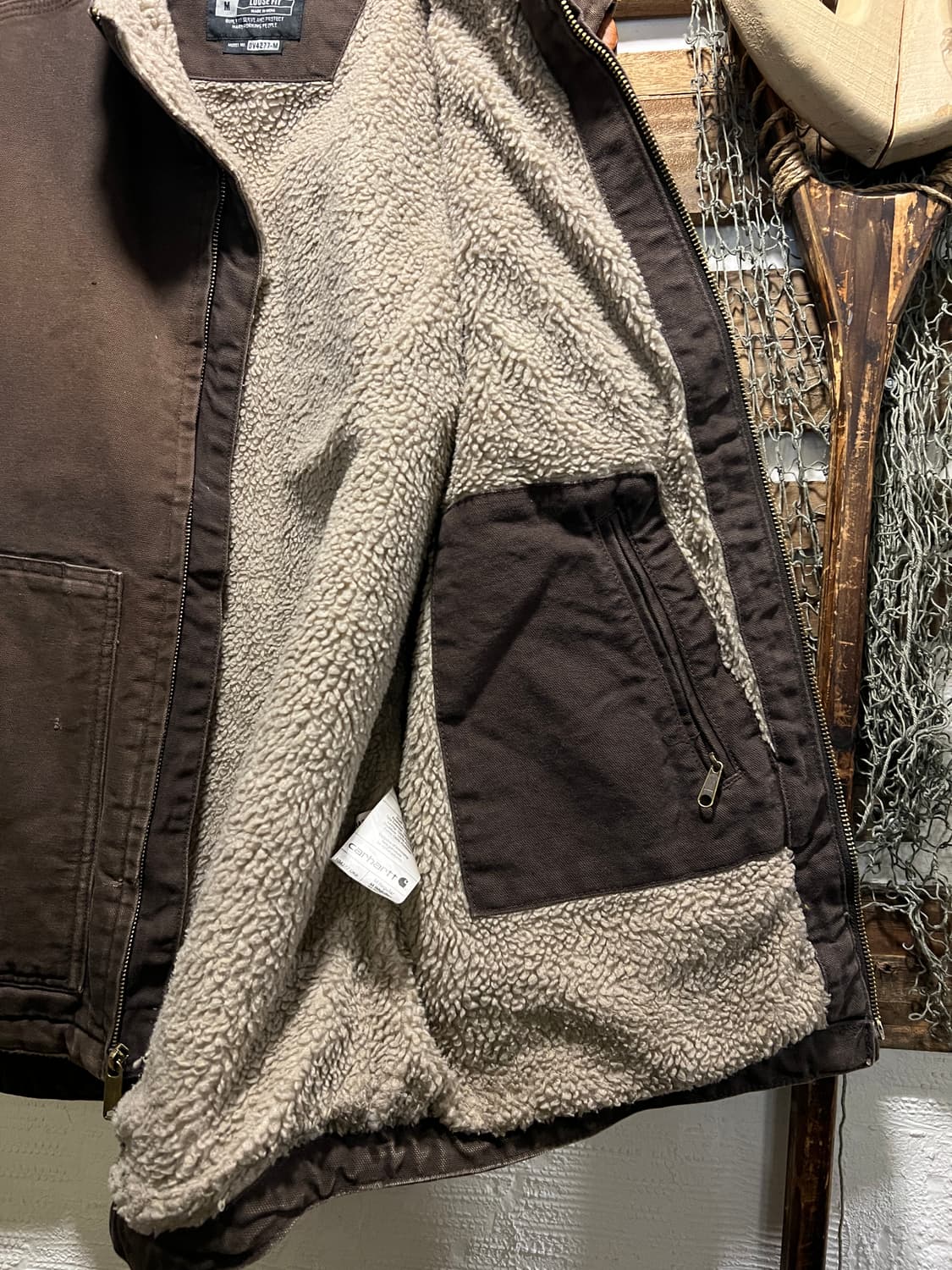 [M]칼하트 USA 쉐르파 라이닝 다크브라운 워크 베스트 상품이미지5