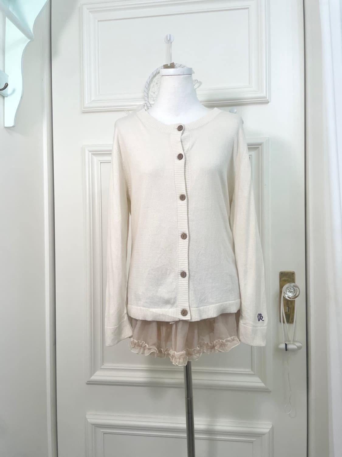 ivory wood button mori cardigan(size-L) 상품이미지1