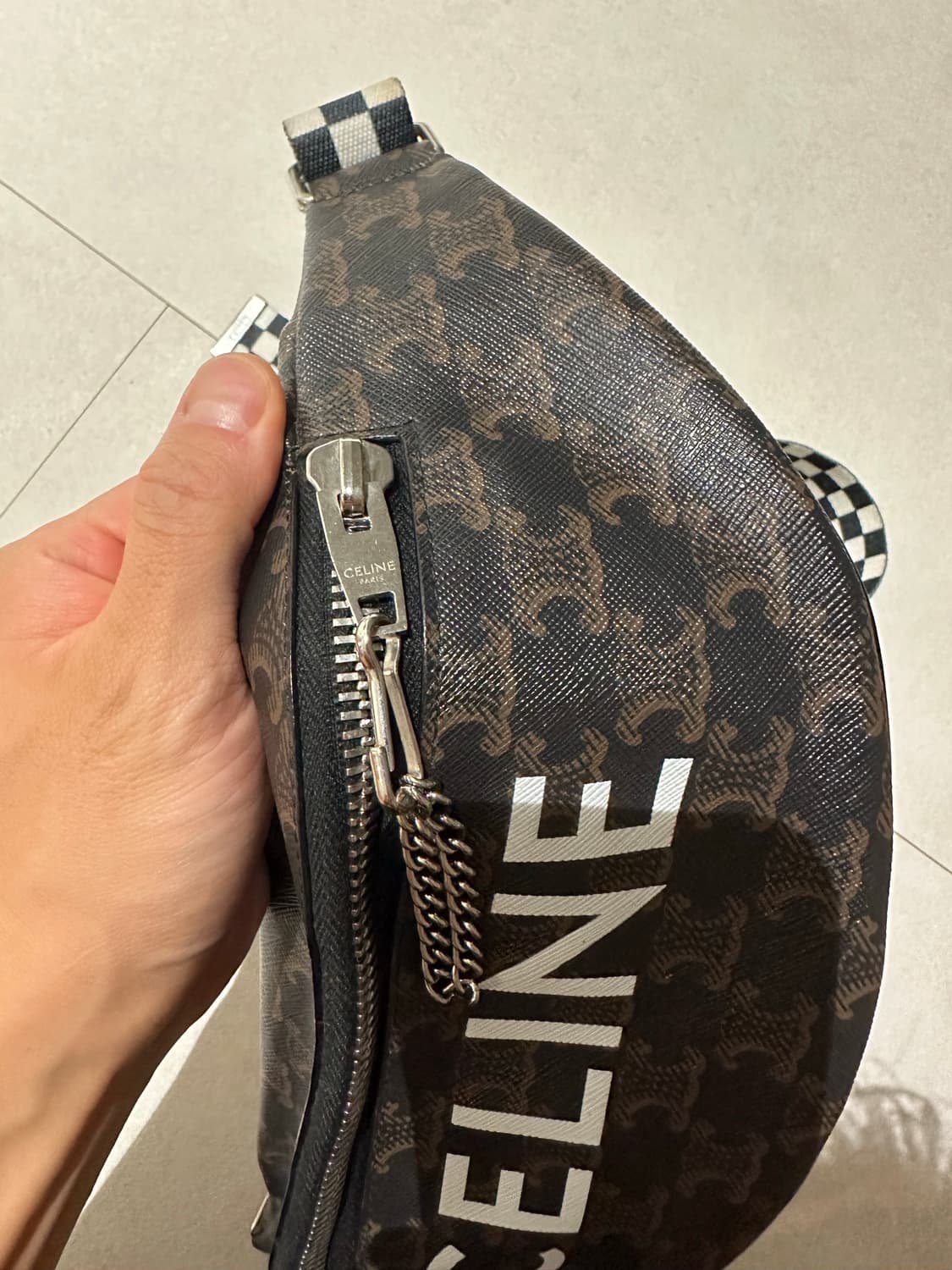 CELINE 셀린 브라운 트리오페 로고 벨트 백 상품이미지5