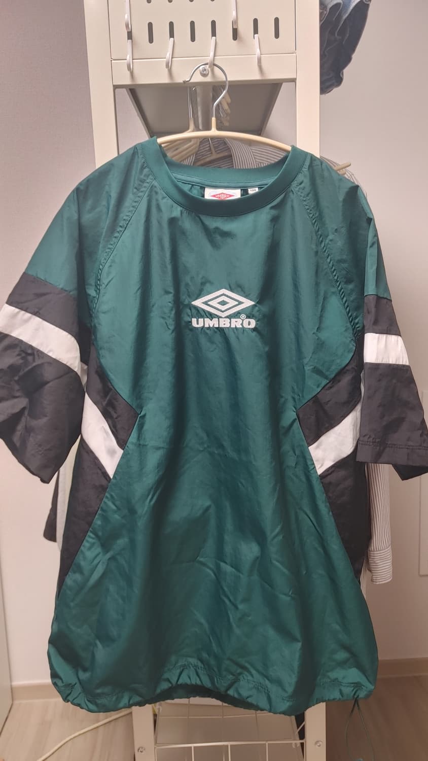 엄브로 컬러블록 반팔 우븐 피스테 그린 100 상품이미지2