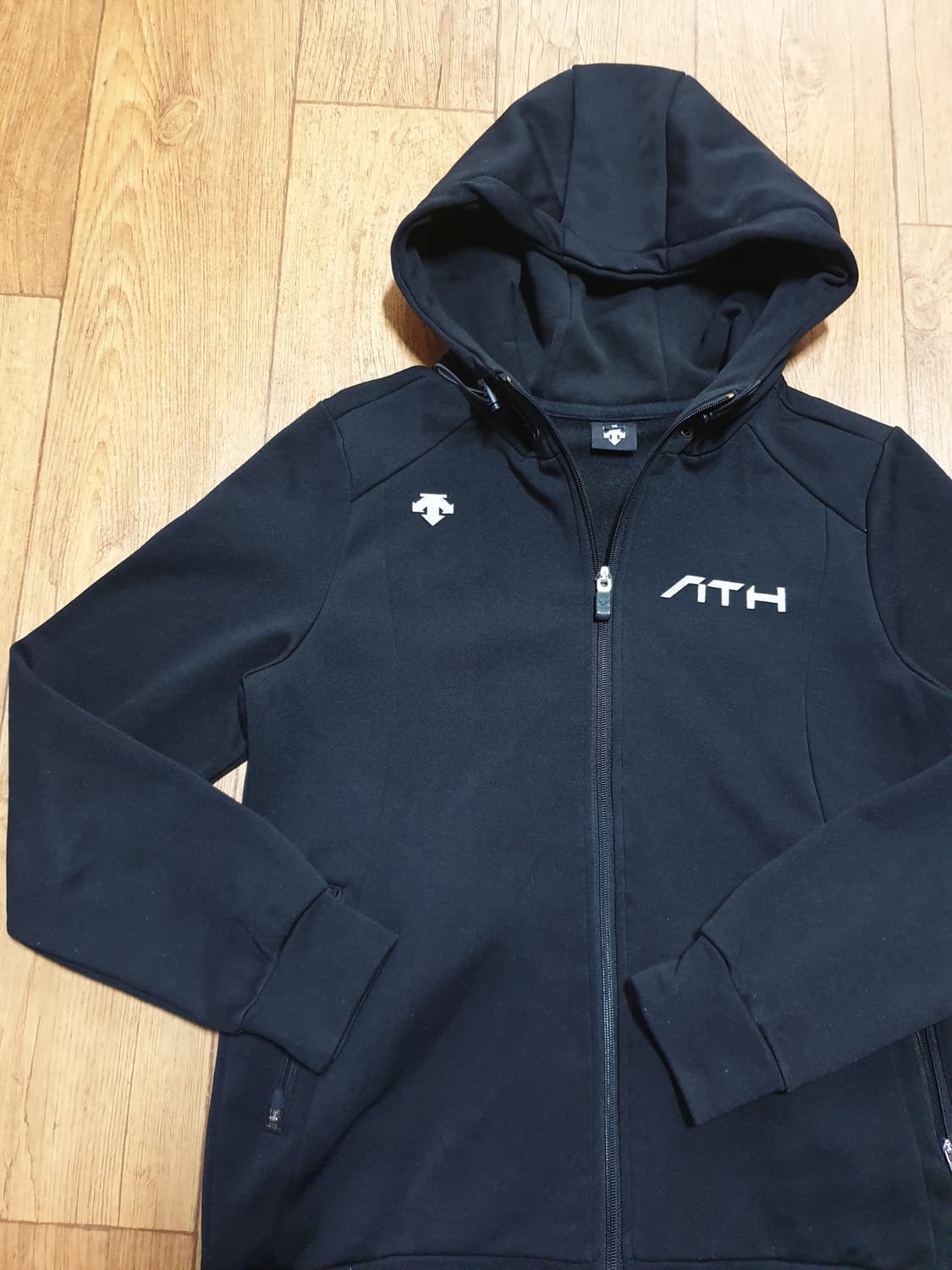 1069 데상트 후드집업 95 사이즈입니다 상품이미지3