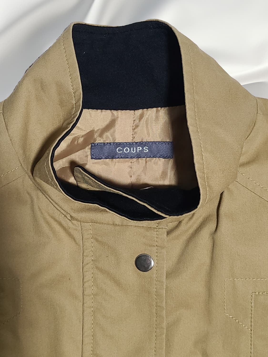 COUPS 꾸즈 베이지 하이넥 야상 조끼 상품이미지3