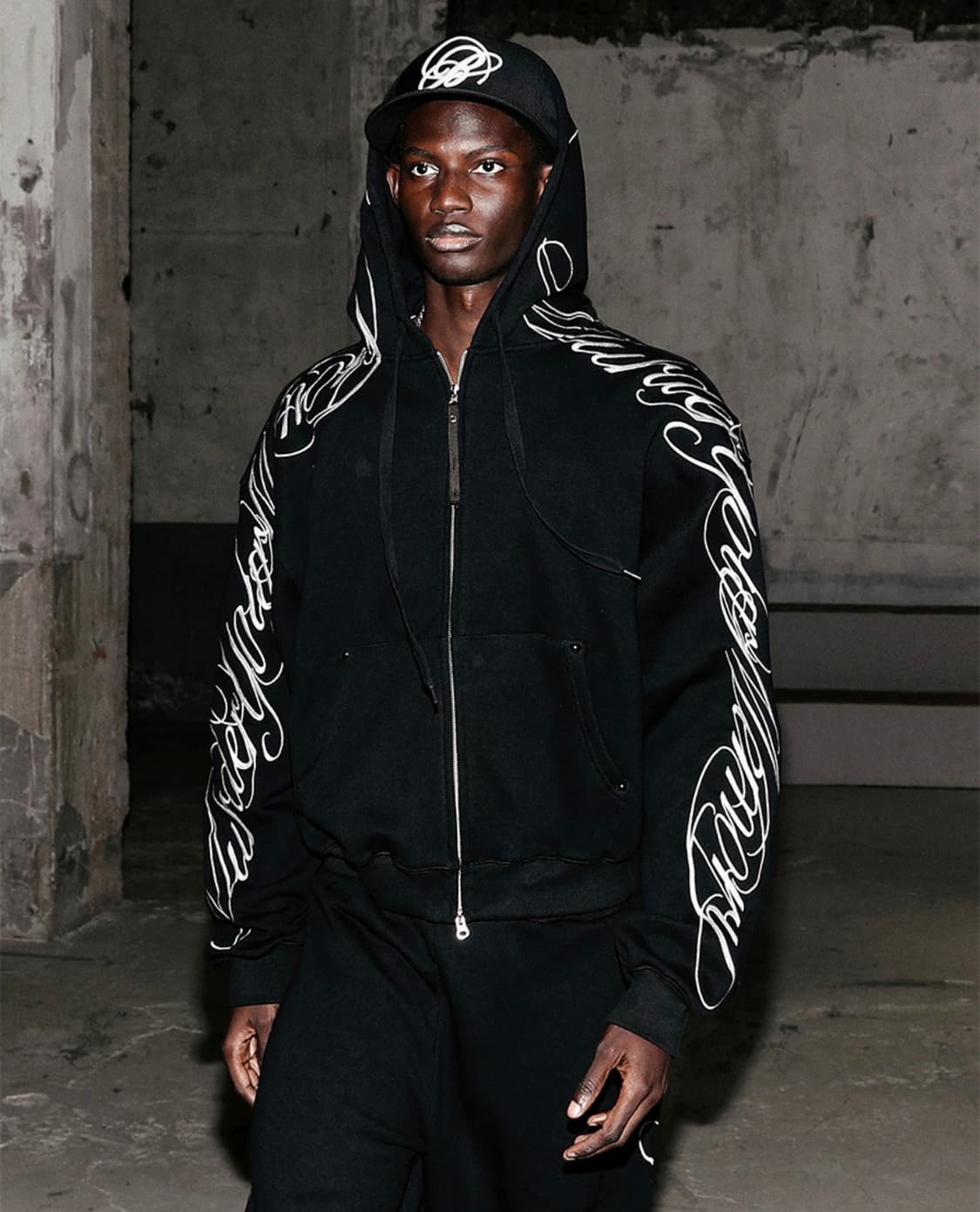 배드블러드 레터링 자수 후드집업 상품이미지3