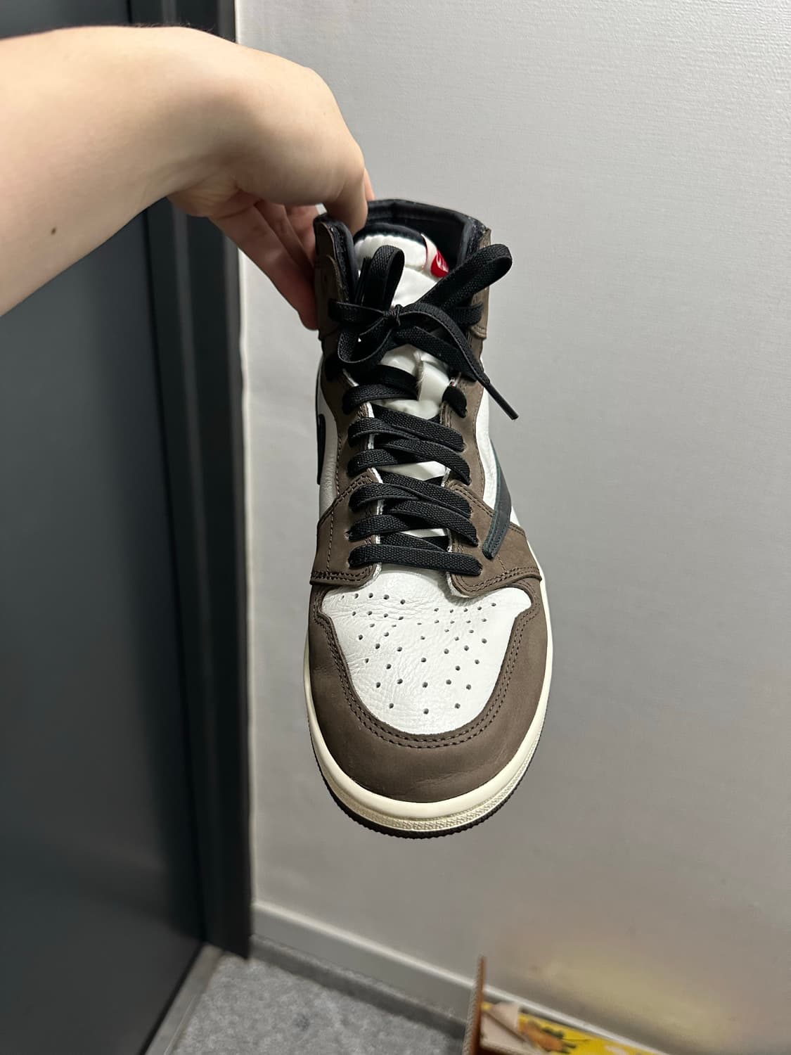 나이키 에어 조던1 트래비스 스캇 모카 275 상품이미지4