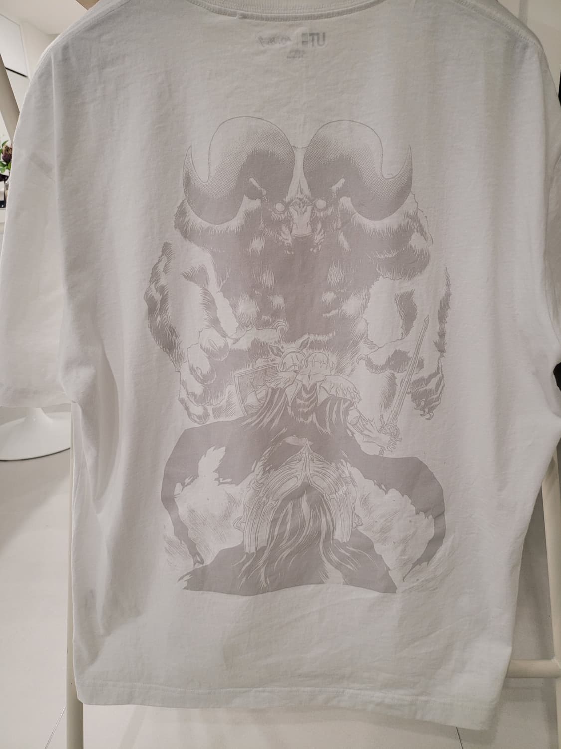 거장의 혼이 담긴 한 장 유니클로 x 베르세르크 UT  2장일괄  상품이미지3