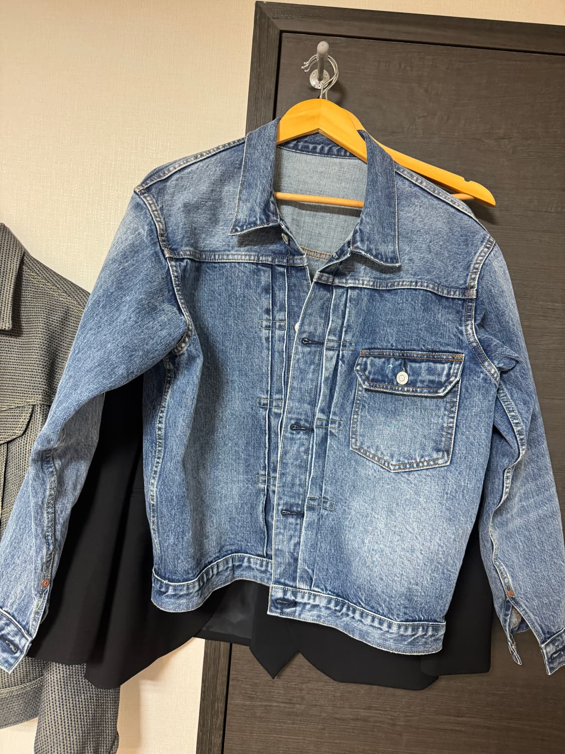 아웃스탠딩 1st jacket 상품이미지2