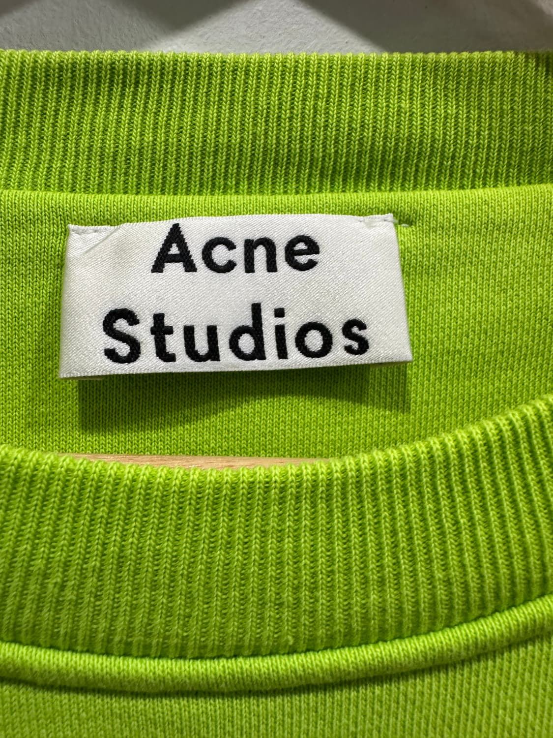 아크네 스튜디오 Odice Emboss 라임 맨투맨 L 상품이미지4