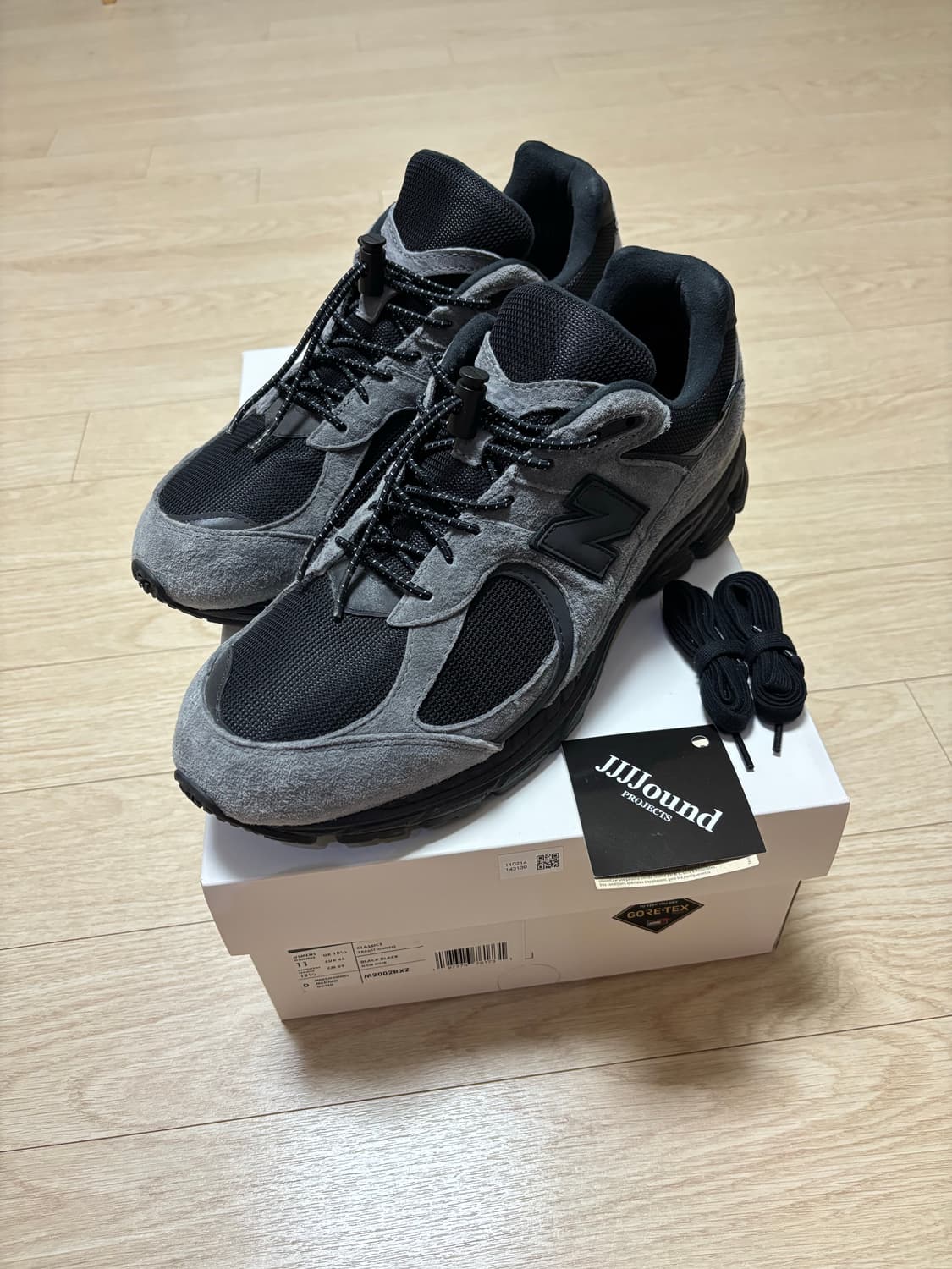 뉴발란스 x JJJJound 2002R 고어텍스 챠콜 290 상품이미지1