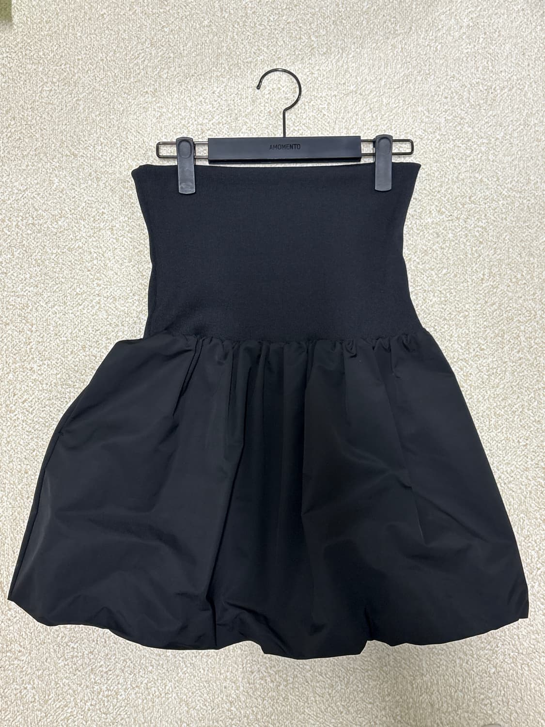 아모멘토 셔링 플레어 미니 스커트 블랙 상품이미지3