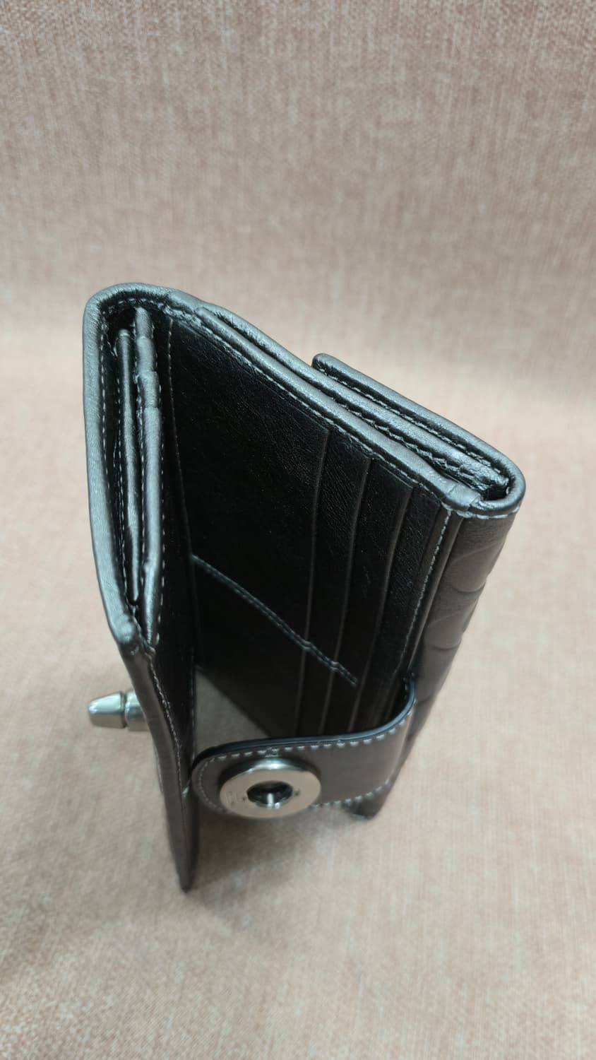 코치 양각 시그니처 C 패턴 건메탈 실버 턴락 코치 지갑 상품이미지7