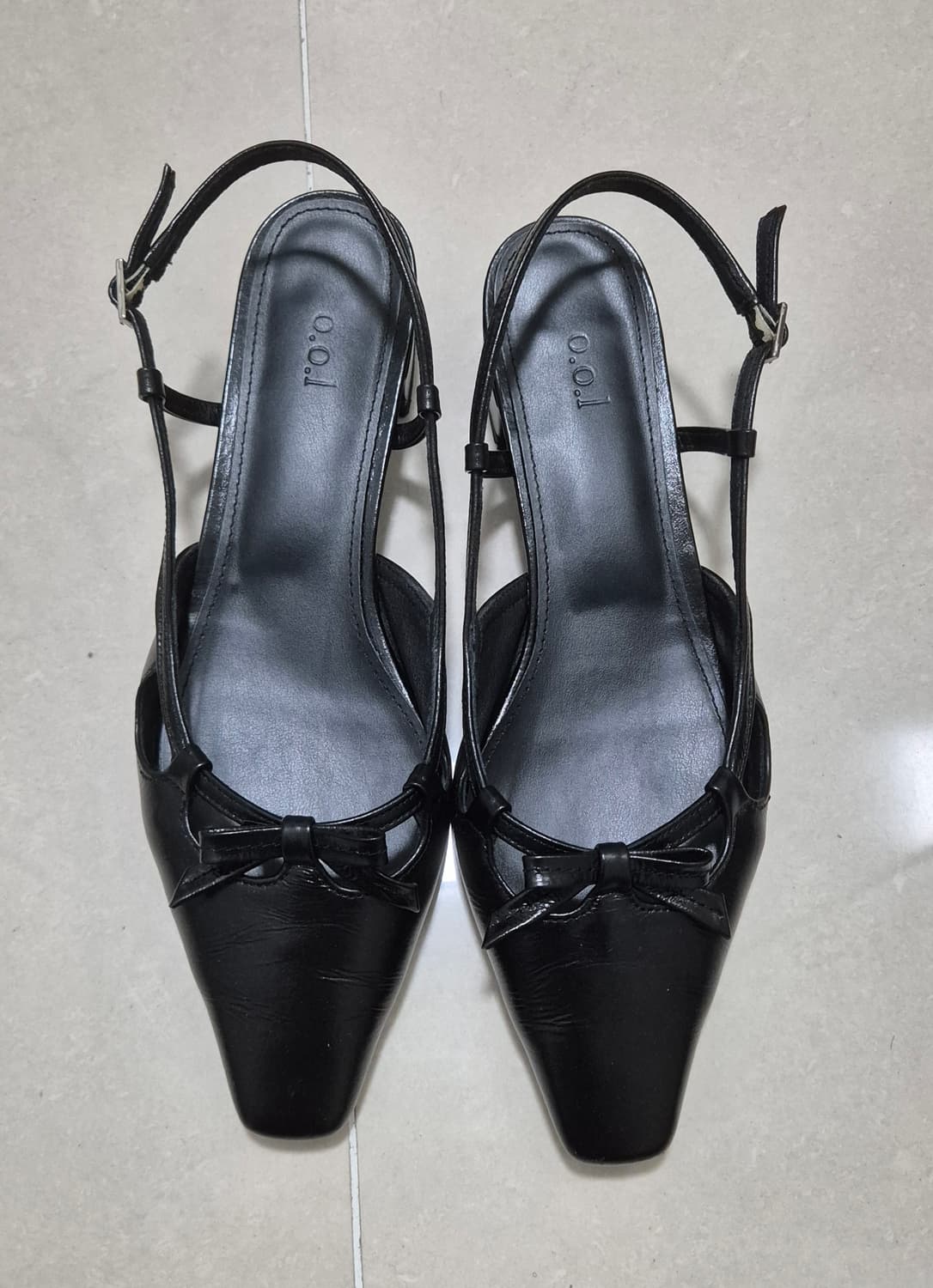 아웃오브레이블 리본 슬링백 블랙 250 상품이미지1