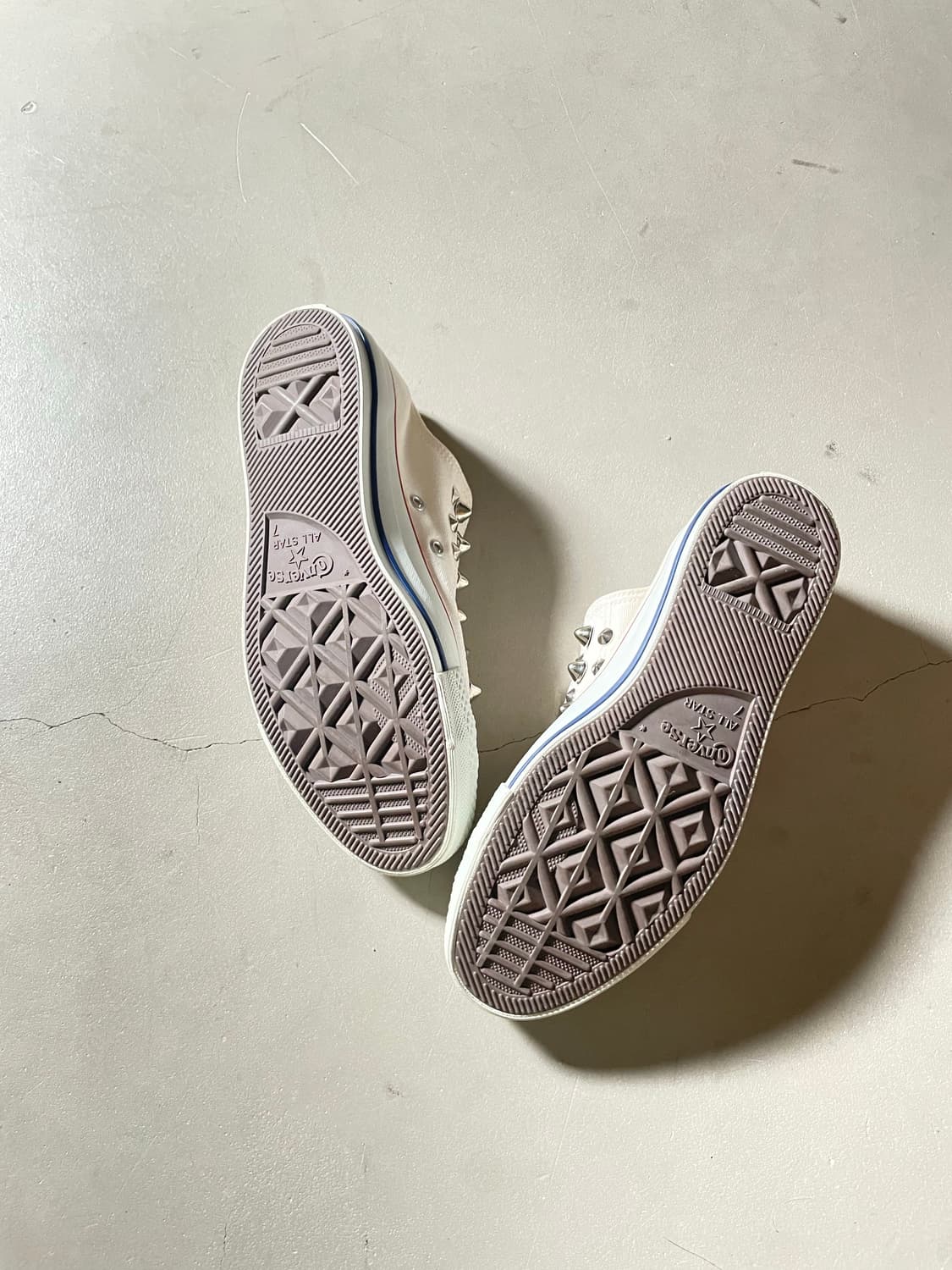 Gilet × Converse Custom Studded Sneakers 상품이미지4