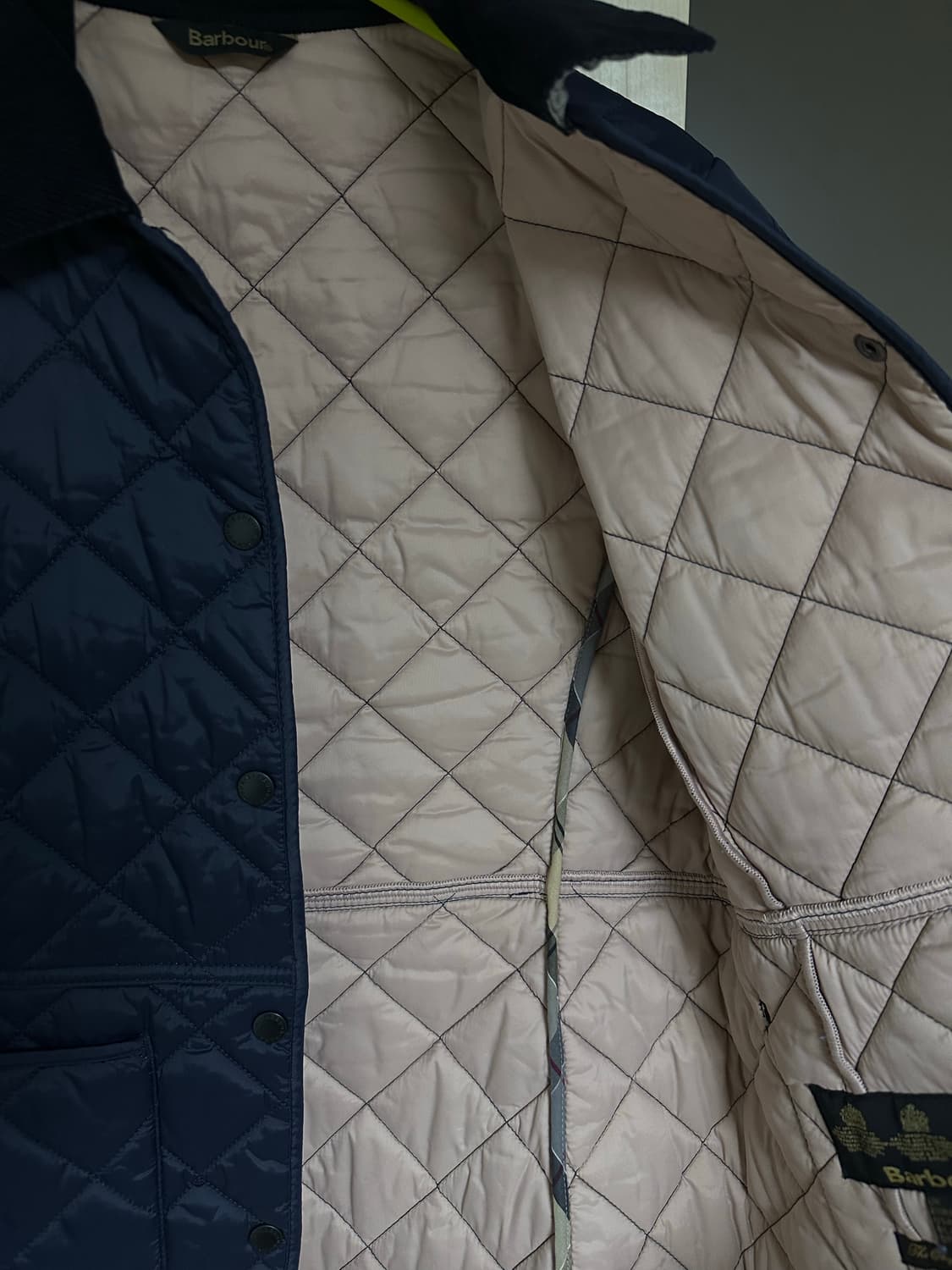 바버 Deveron Polarquilt 퀼팅 자켓 네이비  상품이미지4