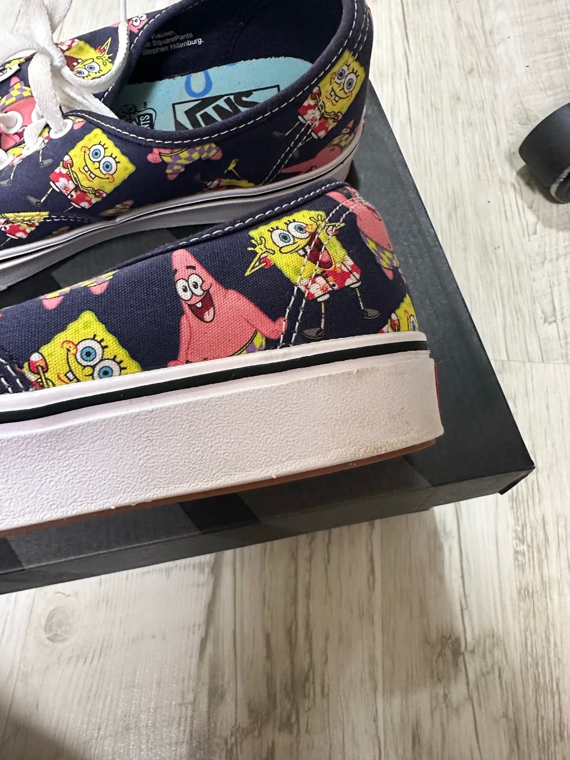 반스 스폰지밥 콜라보 스니커즈 상품이미지2