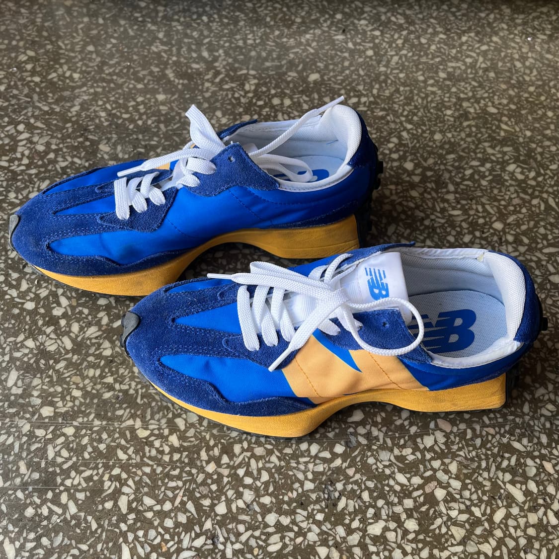 뉴발란스 327 상품이미지1