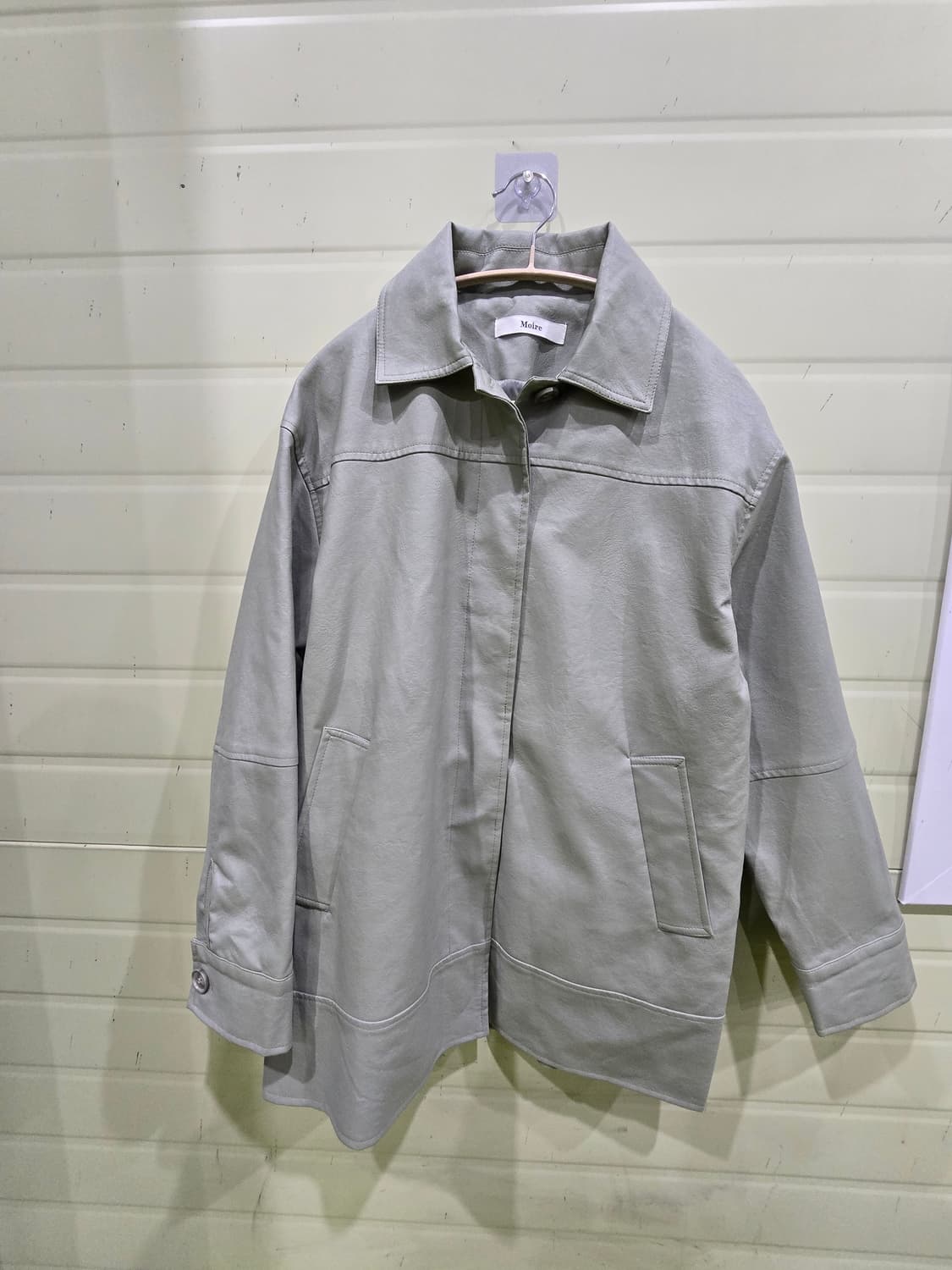 미니멀한 무드의 Moire 여성 가죽 자켓 상품이미지1