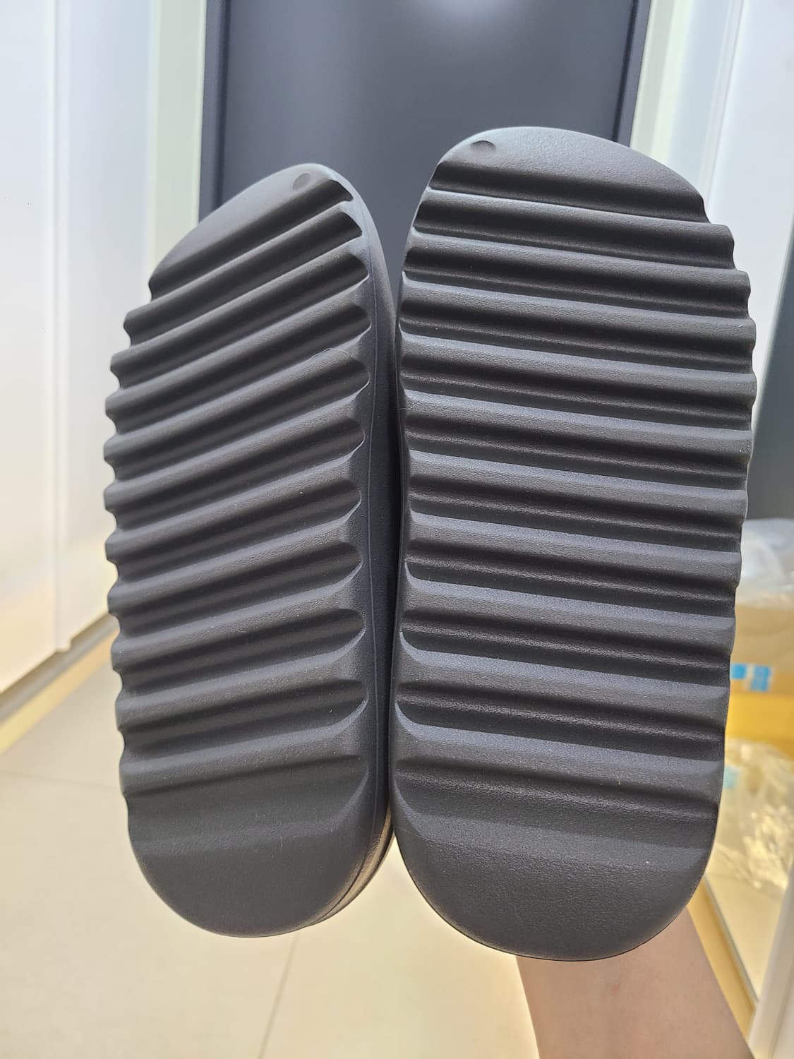 [305] 아디다스 이지 슬라이드 슬레이트 그레이 상품이미지6