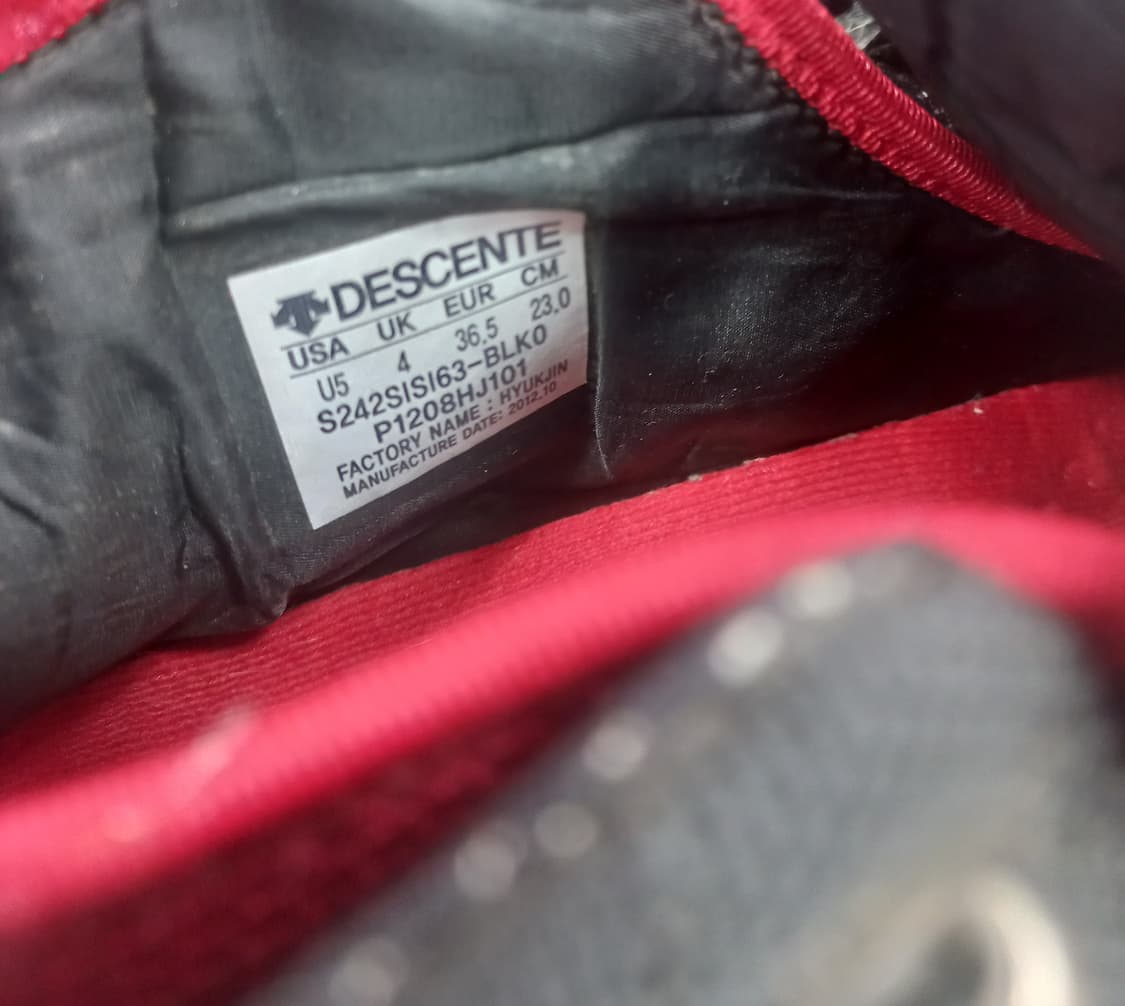 데상트 스위스 퀄팅 디자인 미드 트레킹화 230mm 블랙/레드 상품이미지6