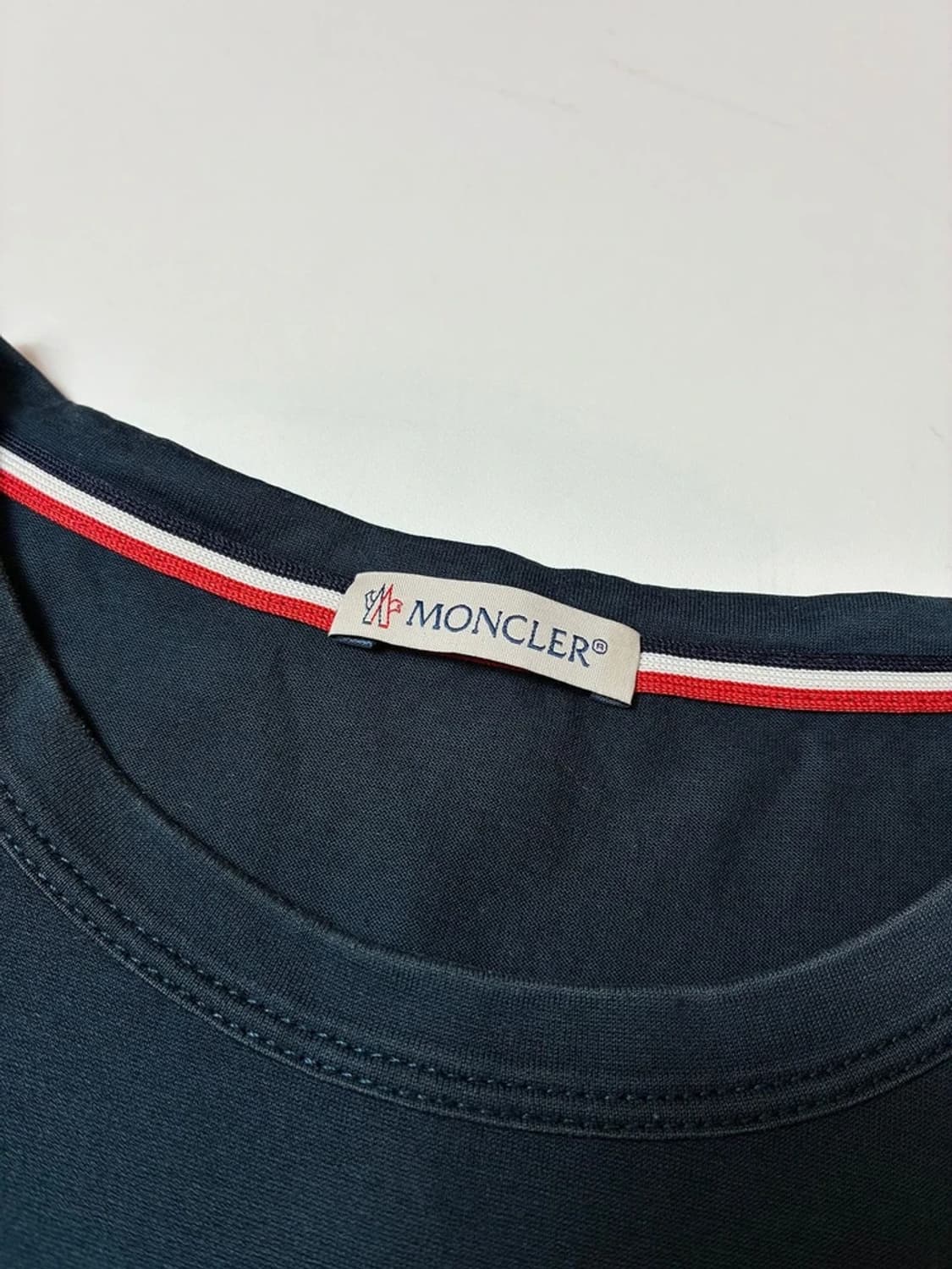 몽클레어 로고 와펜 삼선 반팔 티셔츠 PN9056 상품이미지6