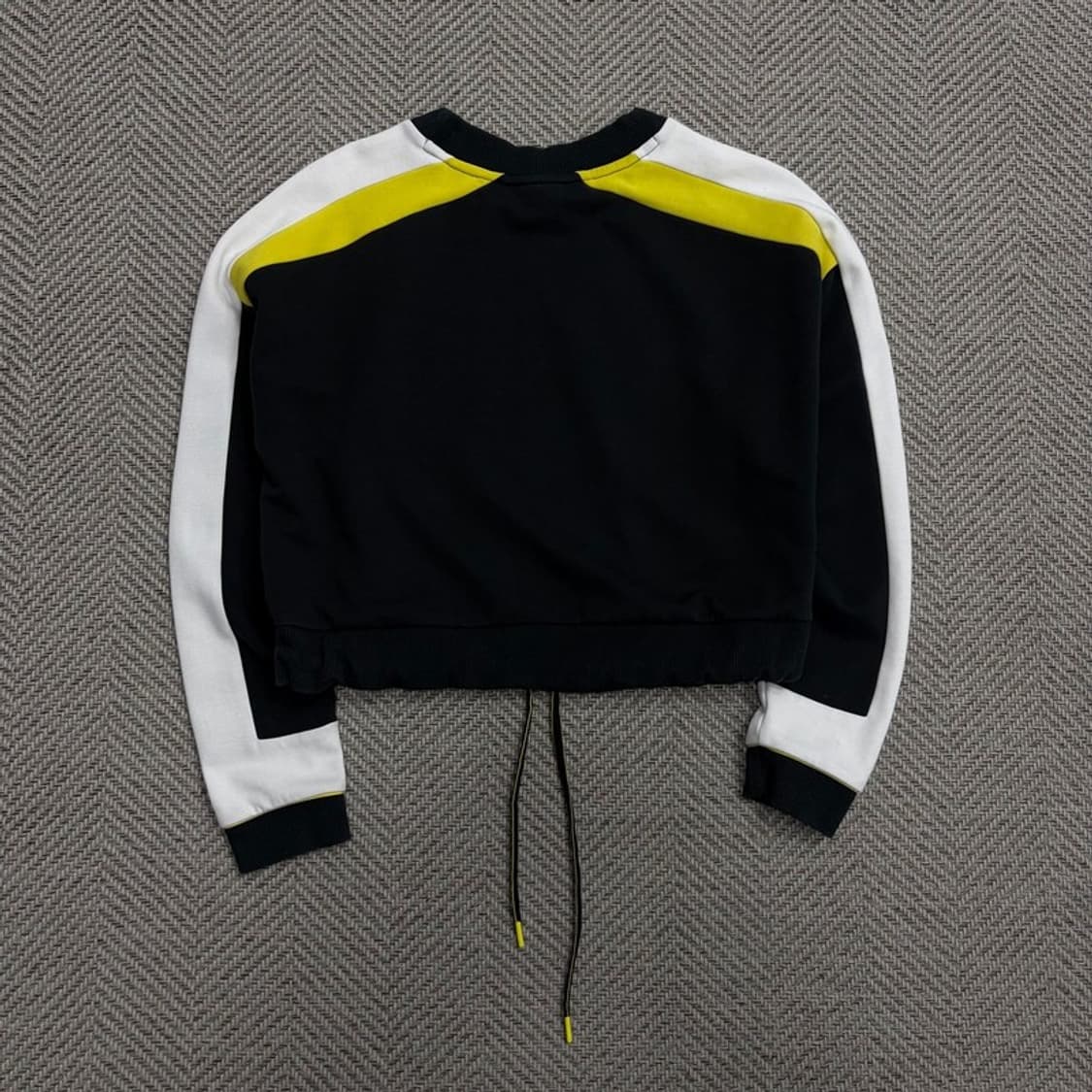 푸마 로고 배색 크롭맨투맨 v1728 상품이미지2