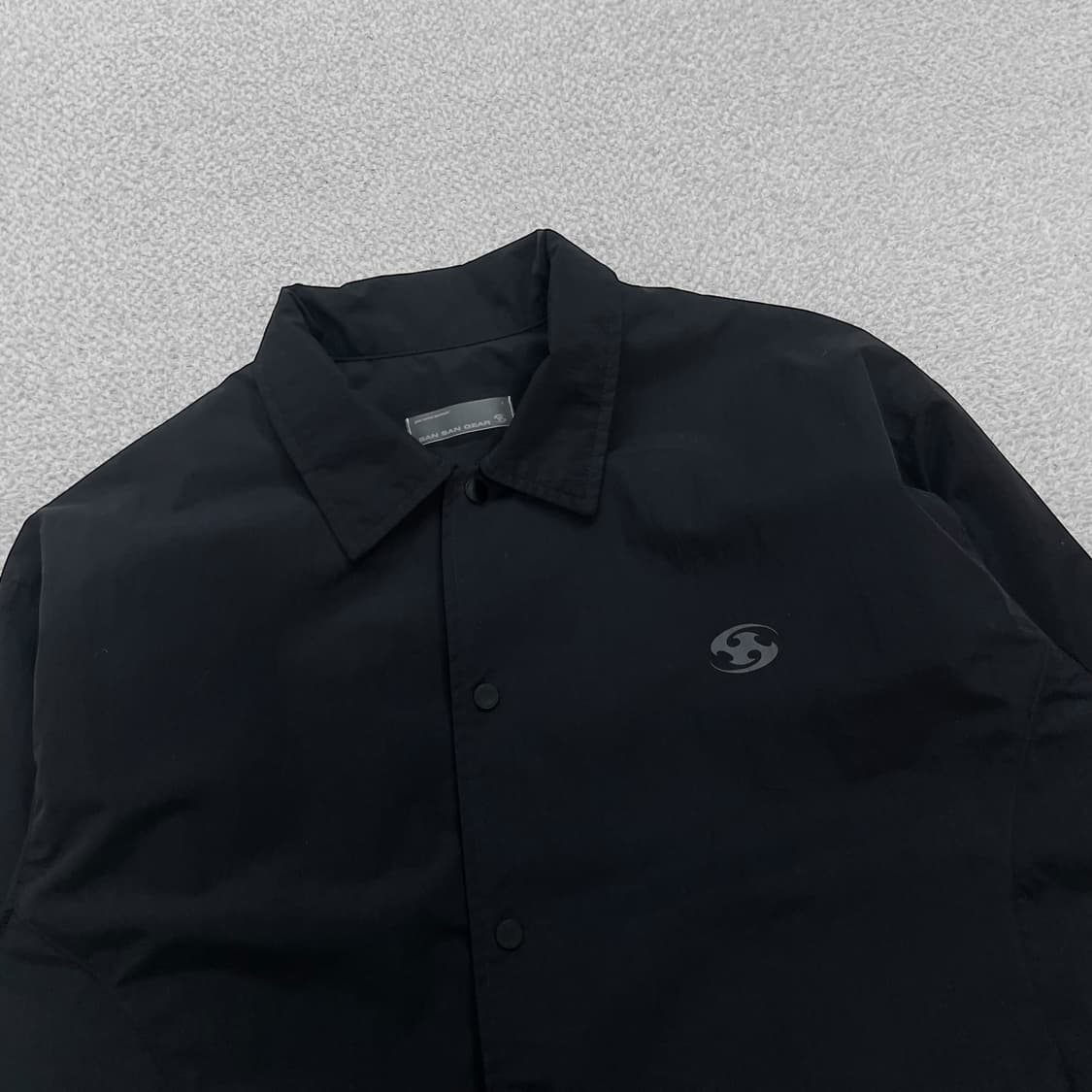 산산기어 San san gear 23ss 커브드 코치 블랙 상품이미지2