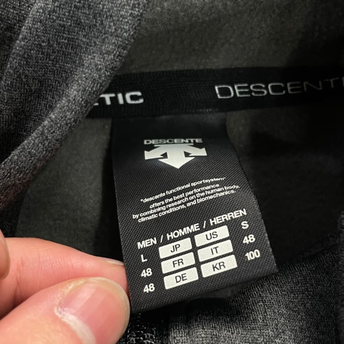 100 데상트 후드집업  상품이미지3