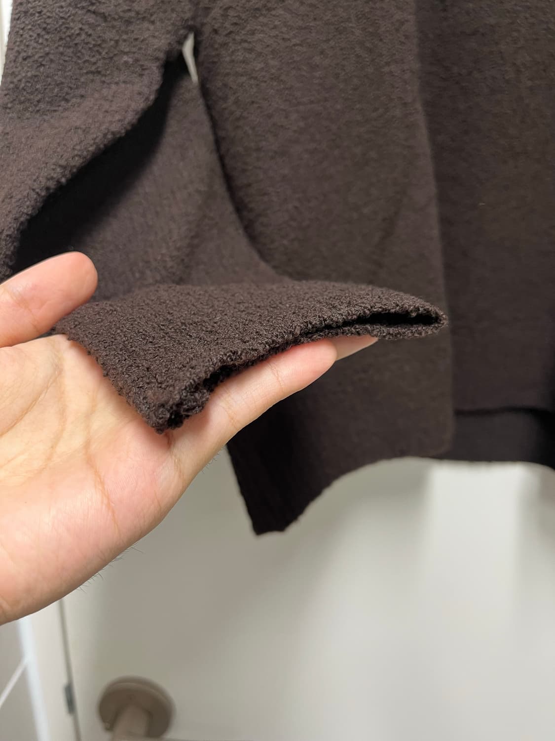 [새제품] 셔터 BOUCLE CREWNECK KNIT DARK BROWN 상품이미지6