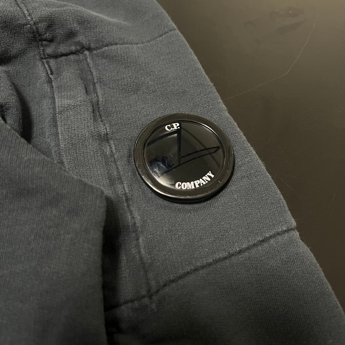 CP컴퍼니 네이비 맨투맨 상품이미지4