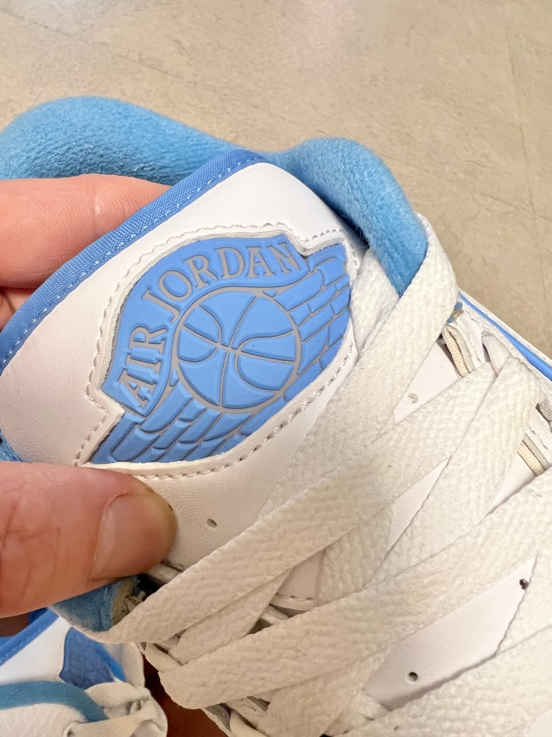 에어 조던 2 로우 “UNC” 상품이미지3