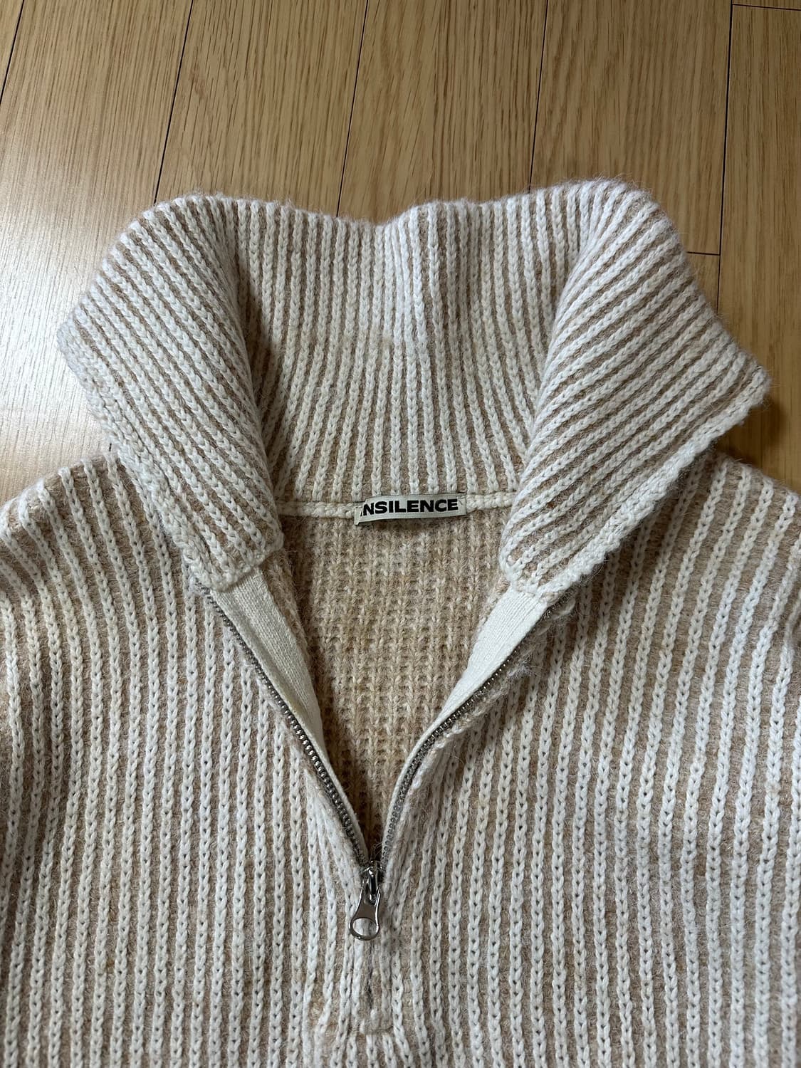 인사일런스 투톤 하프 집업 니트 아이보리 상품이미지2