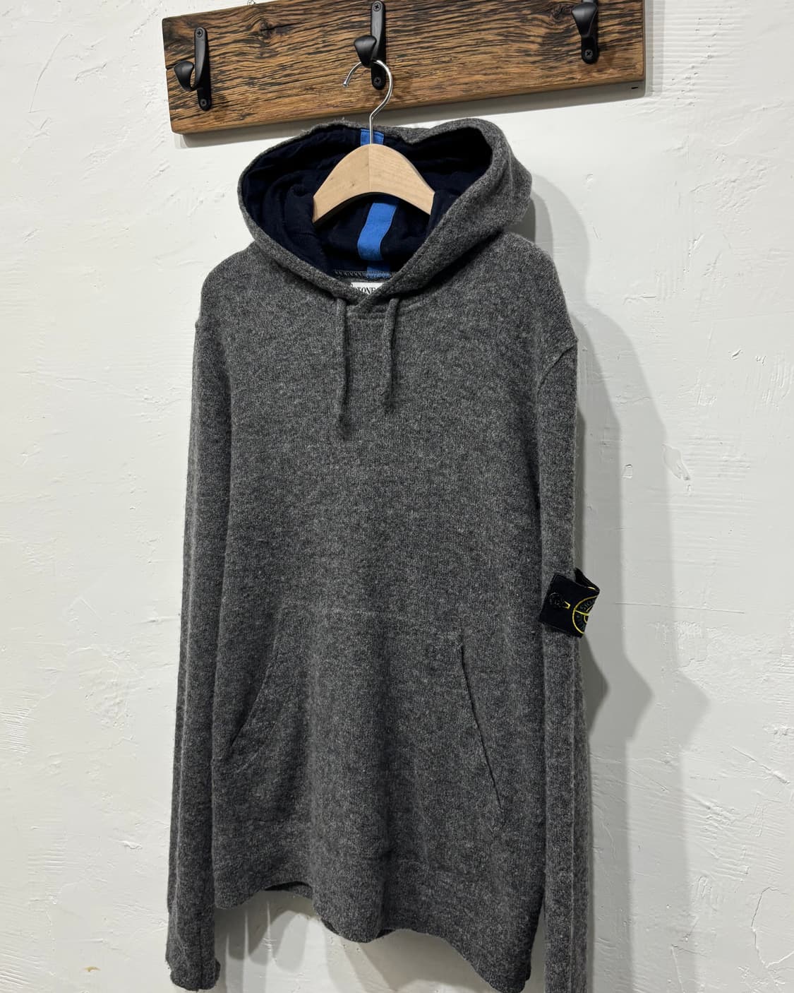 Stone-Island 스톤 아일랜드 차콜컬러 후드니트 상품이미지4