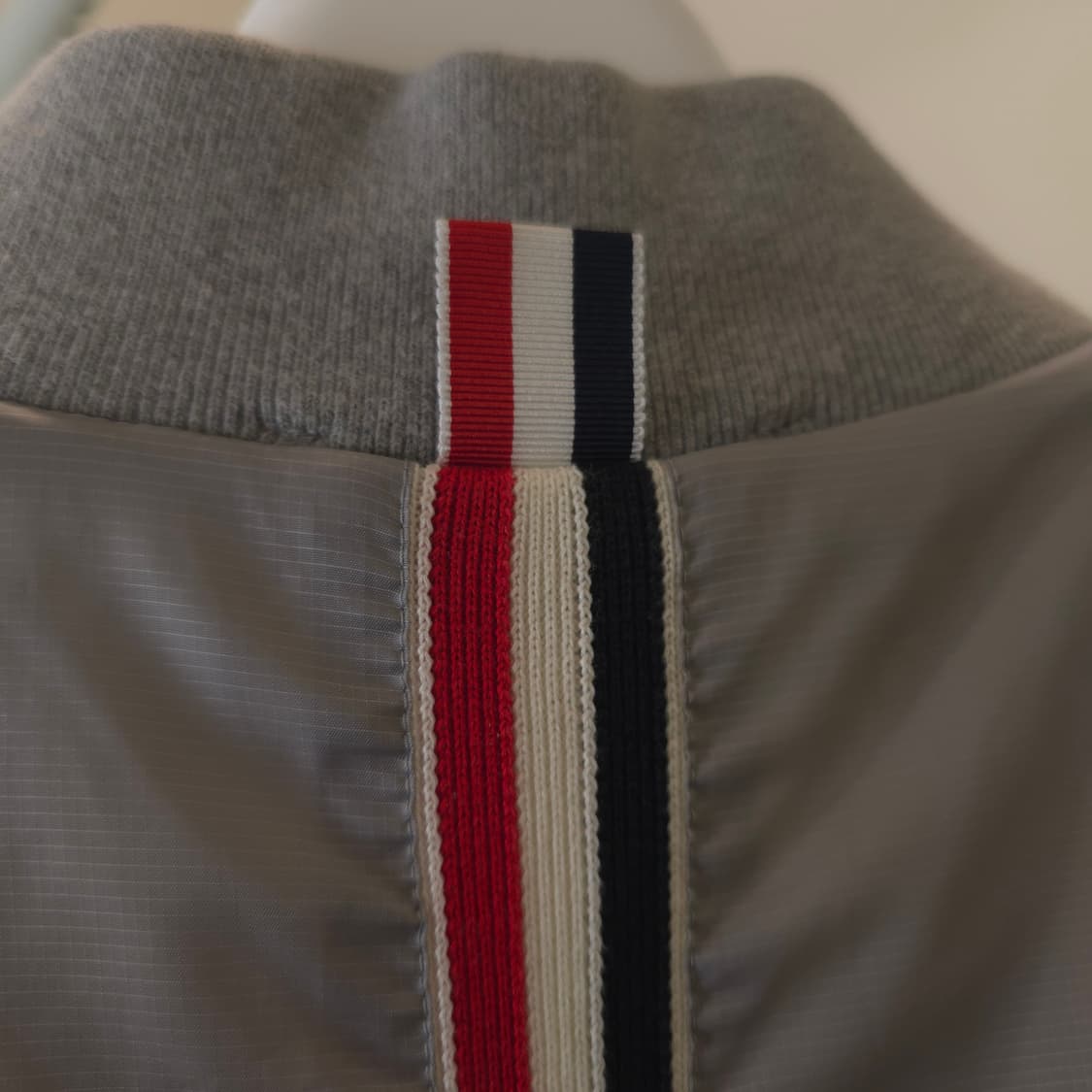 [정품/중고] 톰브라운 바람막이 상품이미지5