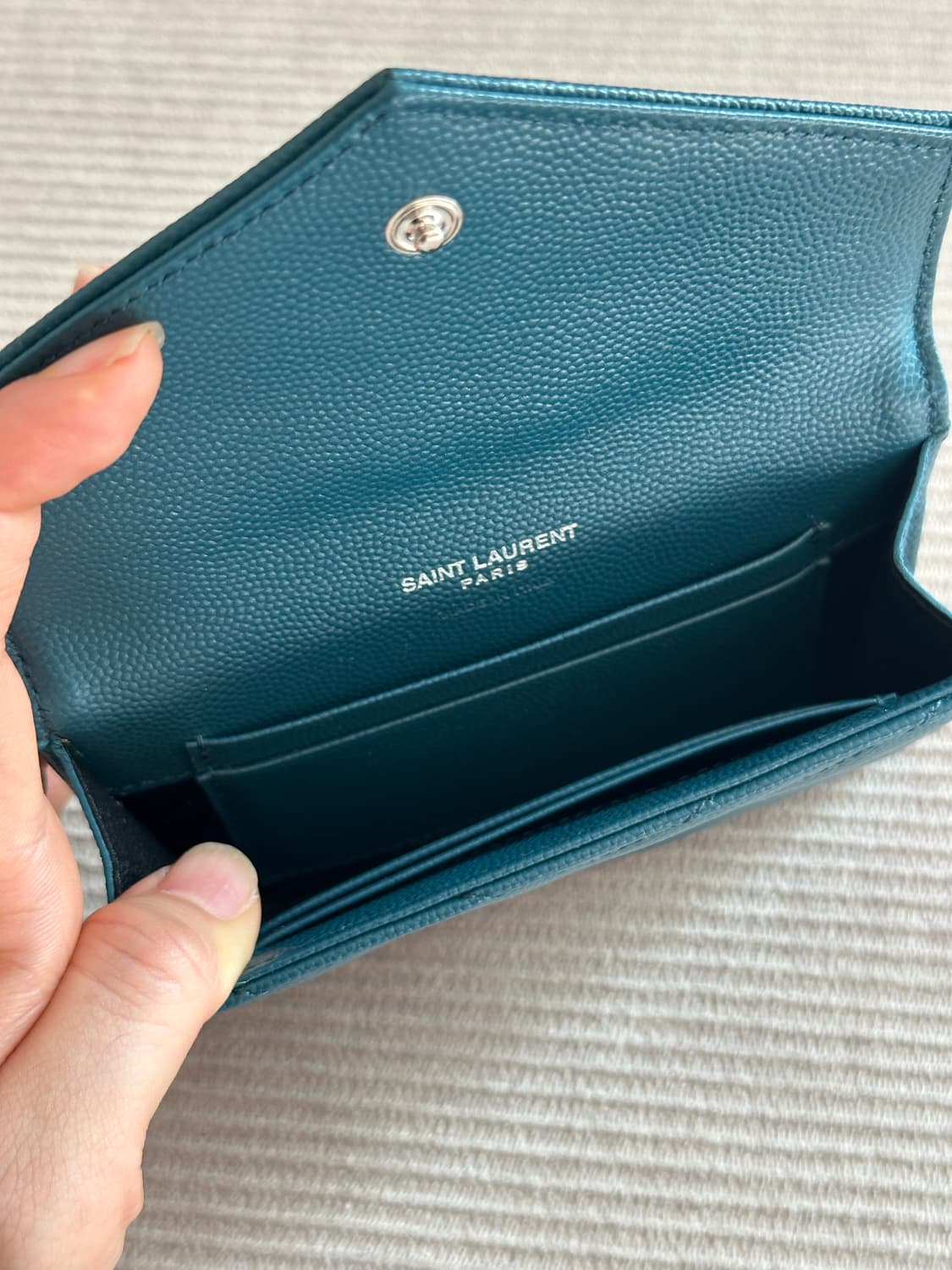 생로랑 퀄팅 금장 반지갑 짙은 청록색 상품이미지6