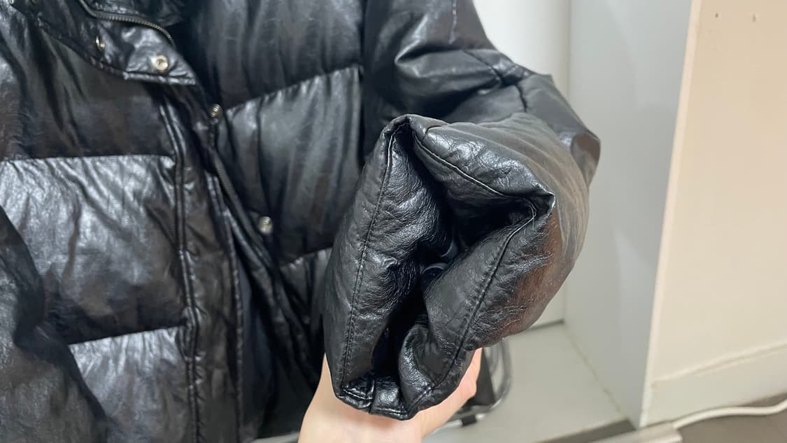 시엔느 레더 심볼 패딩 블랙 상태좋음 옷걸이 커버  상품이미지6